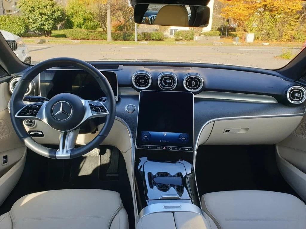 MERCEDES-BENZ C 220 d 4Matic Avantgarde ** 200 PS ** Voll-Leder ** Gr-Navi ** RF-Kamera 360° ** HUD ** Gratis Service Paket bis 100'000km **-image-10