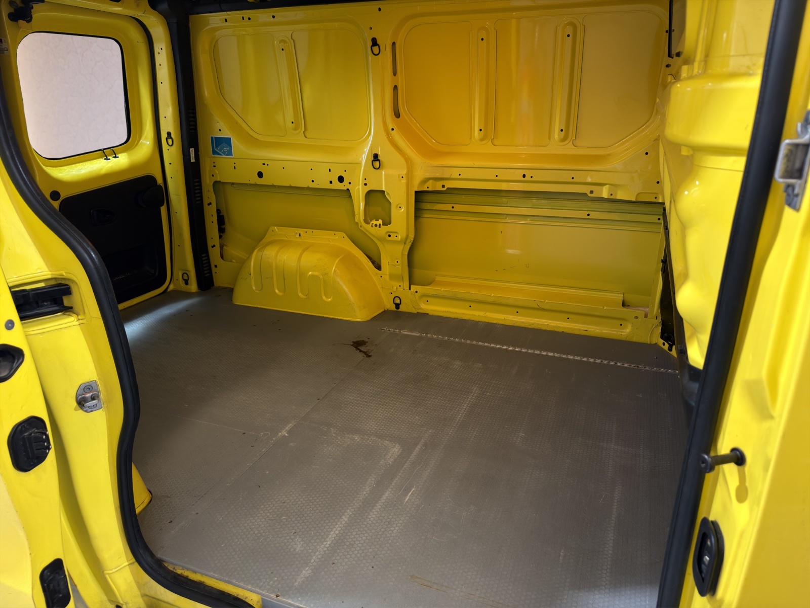 OPEL Vivaro 1.6 CDTI 2.7t L1H1-image-15