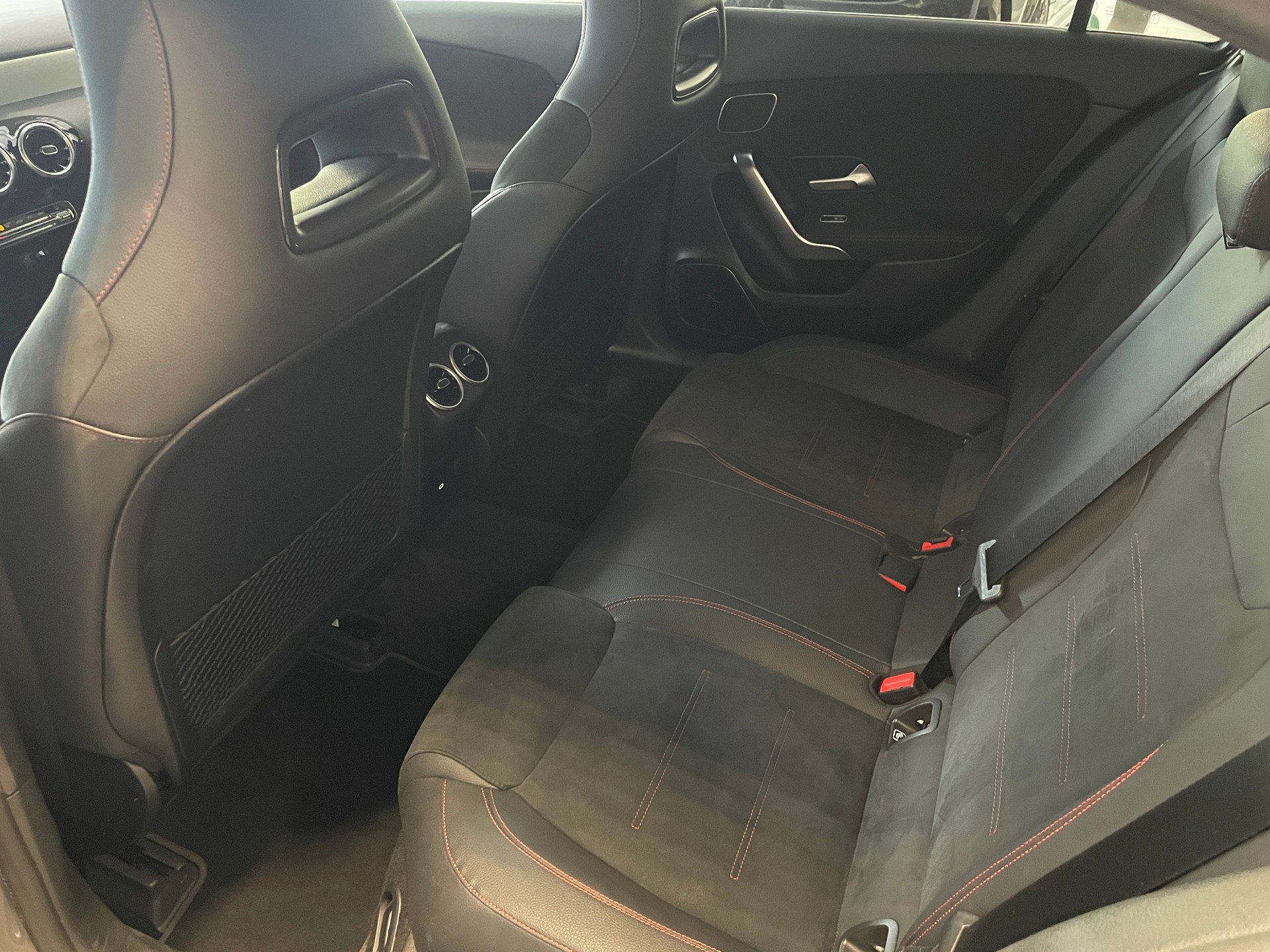 MERCEDES-BENZ A 220 4Matic 8G-DCT AMG Line-image-8