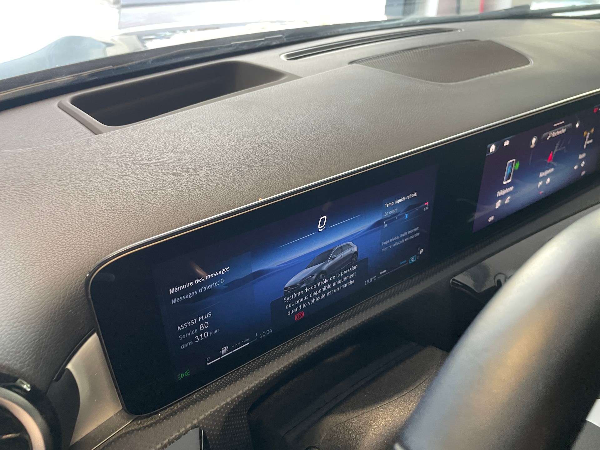 MERCEDES-BENZ A 220 4Matic 8G-DCT AMG Line-image-12
