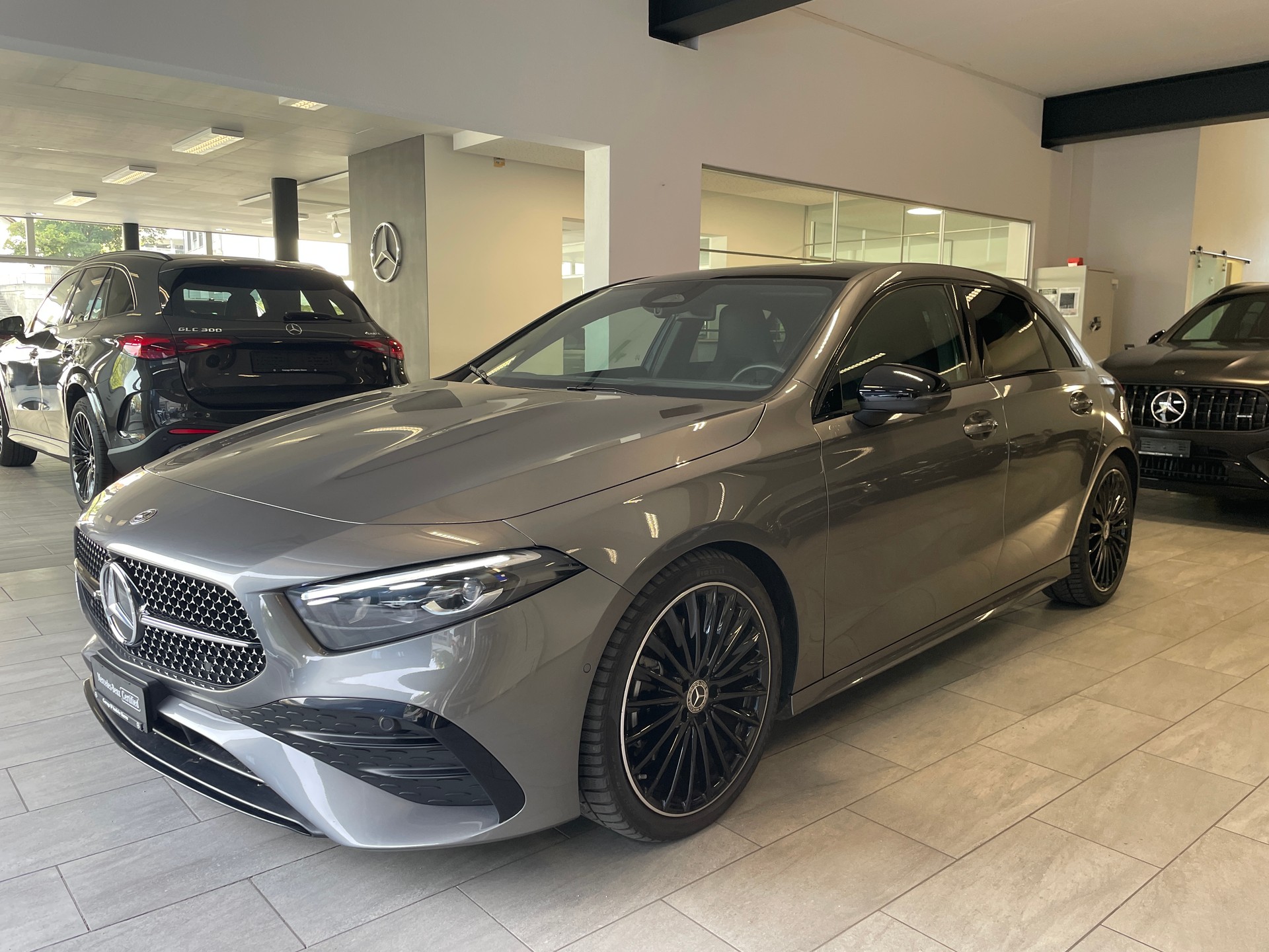 MERCEDES-BENZ A 220 4Matic 8G-DCT AMG Line-image-0