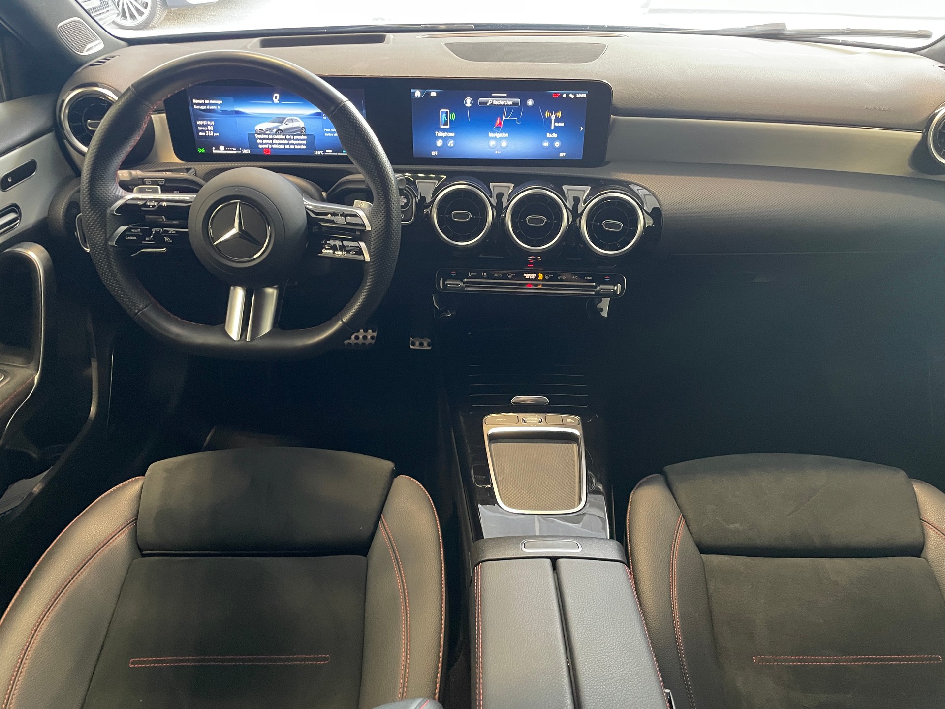 MERCEDES-BENZ A 220 4Matic 8G-DCT AMG Line-image-9