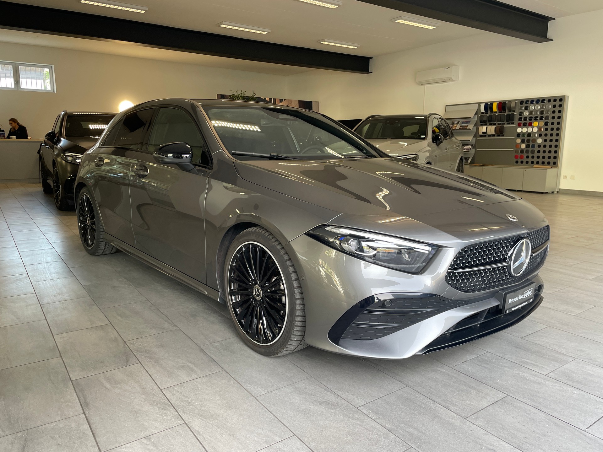 MERCEDES-BENZ A 220 4Matic 8G-DCT AMG Line-image-2