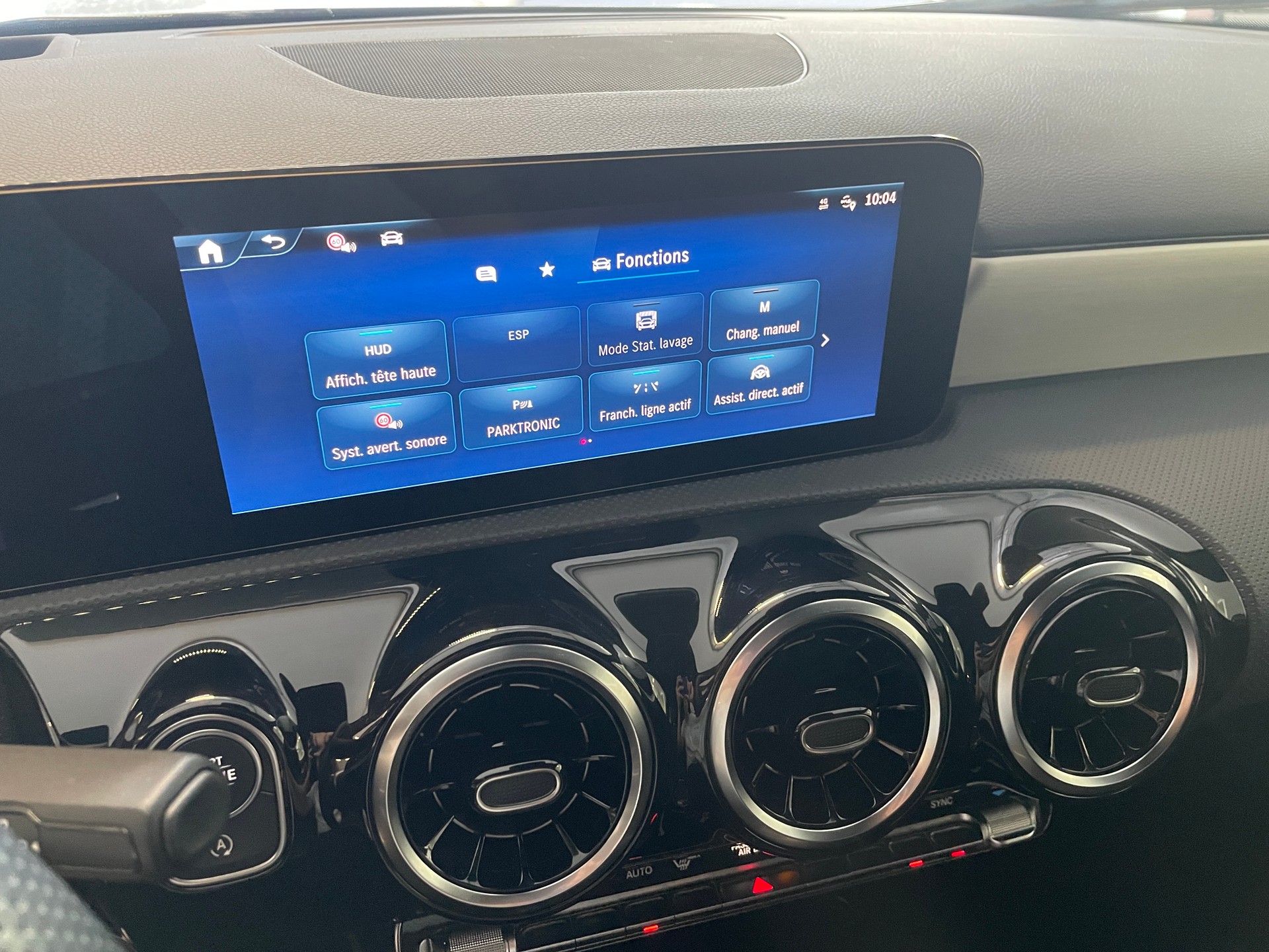 MERCEDES-BENZ A 220 4Matic 8G-DCT AMG Line-image-15