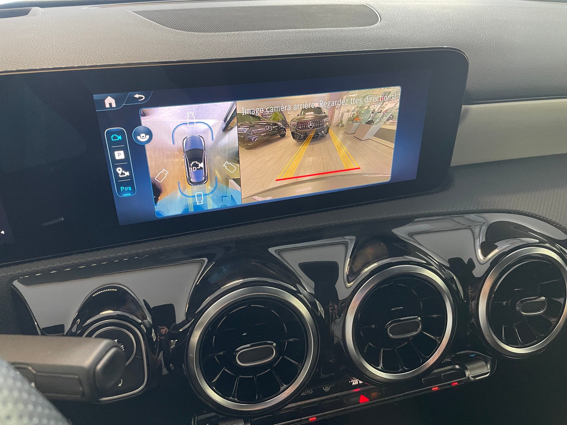MERCEDES-BENZ A 220 4Matic 8G-DCT AMG Line-image-16