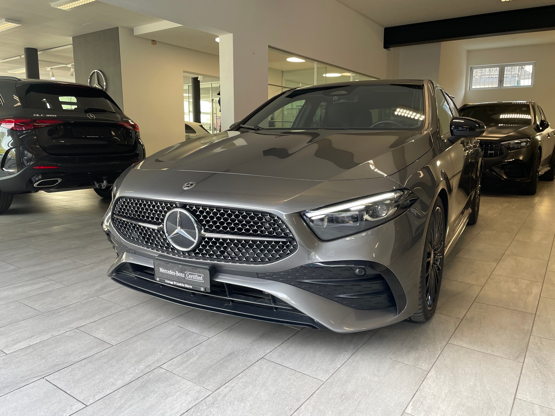 MERCEDES-BENZ A 220 4Matic 8G-DCT AMG Line-image-1