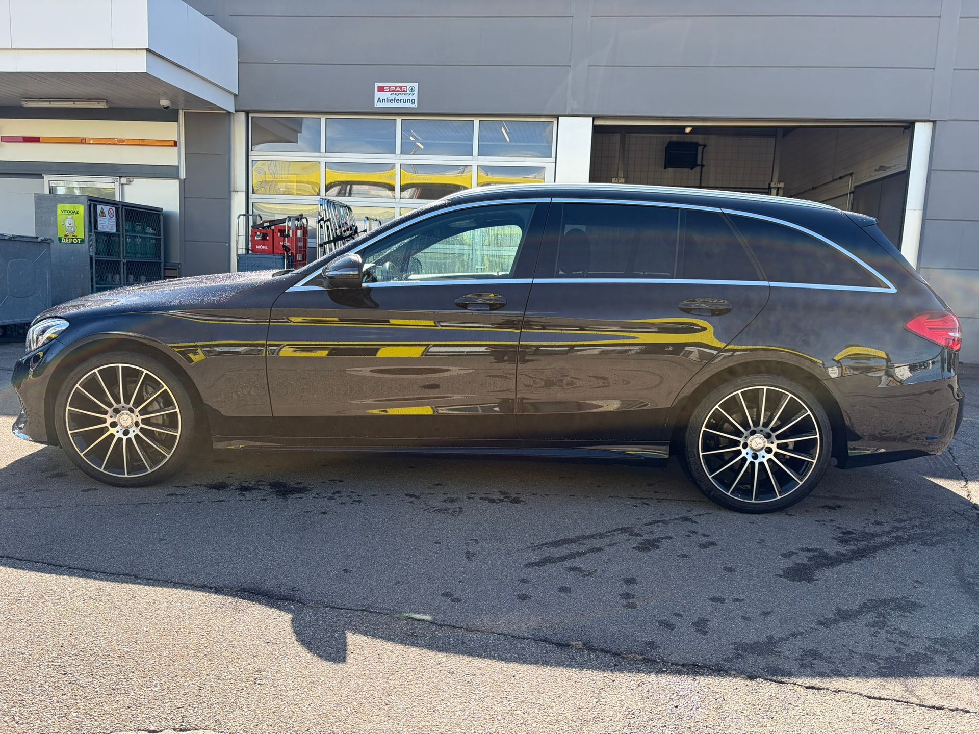 MERCEDES-BENZ C 220 d AMG Line 4Matic 7G-Tronic-image-3