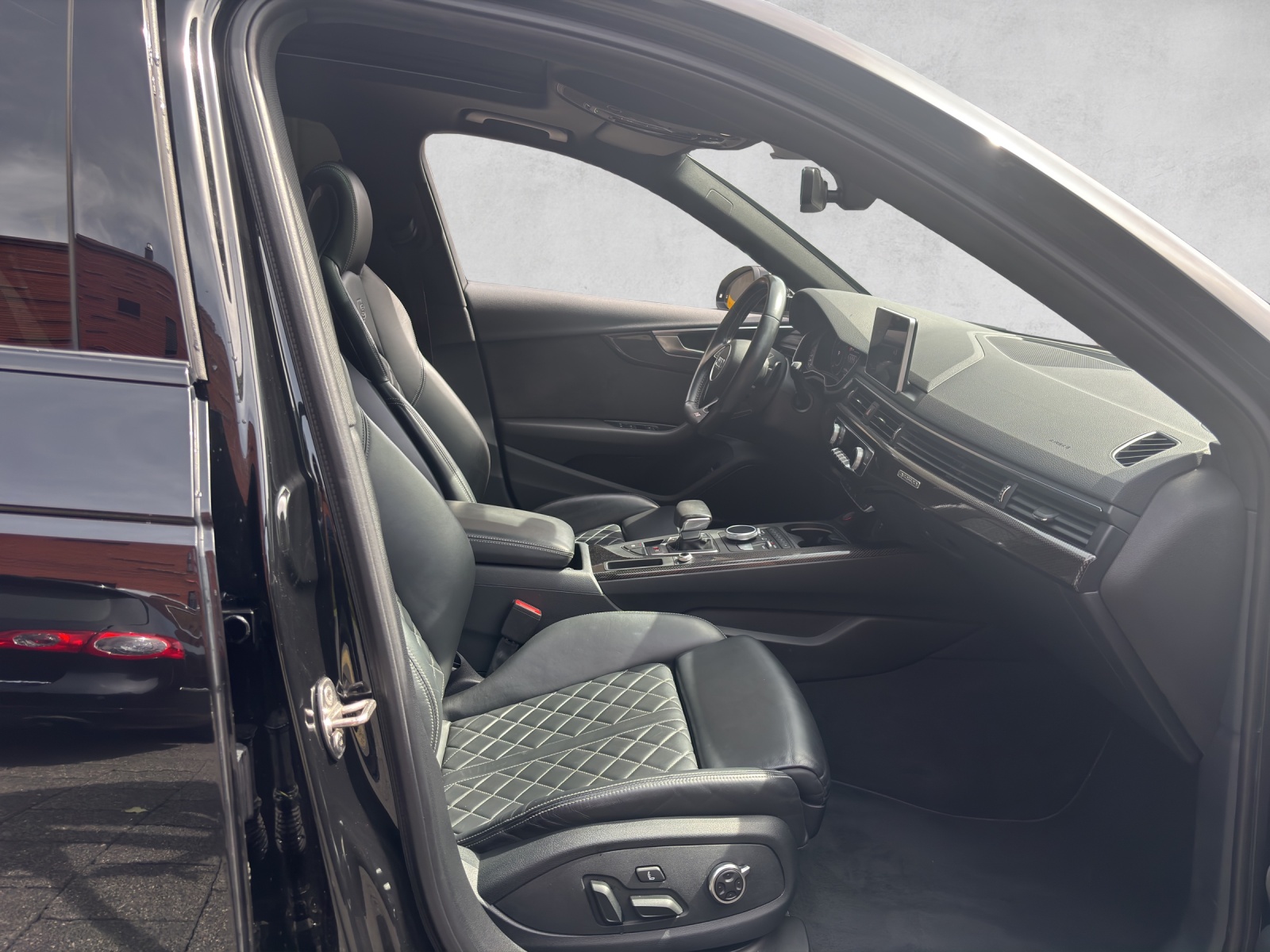 AUDI S4 Avant 3.0 TFSI quattro tiptronic-image-12