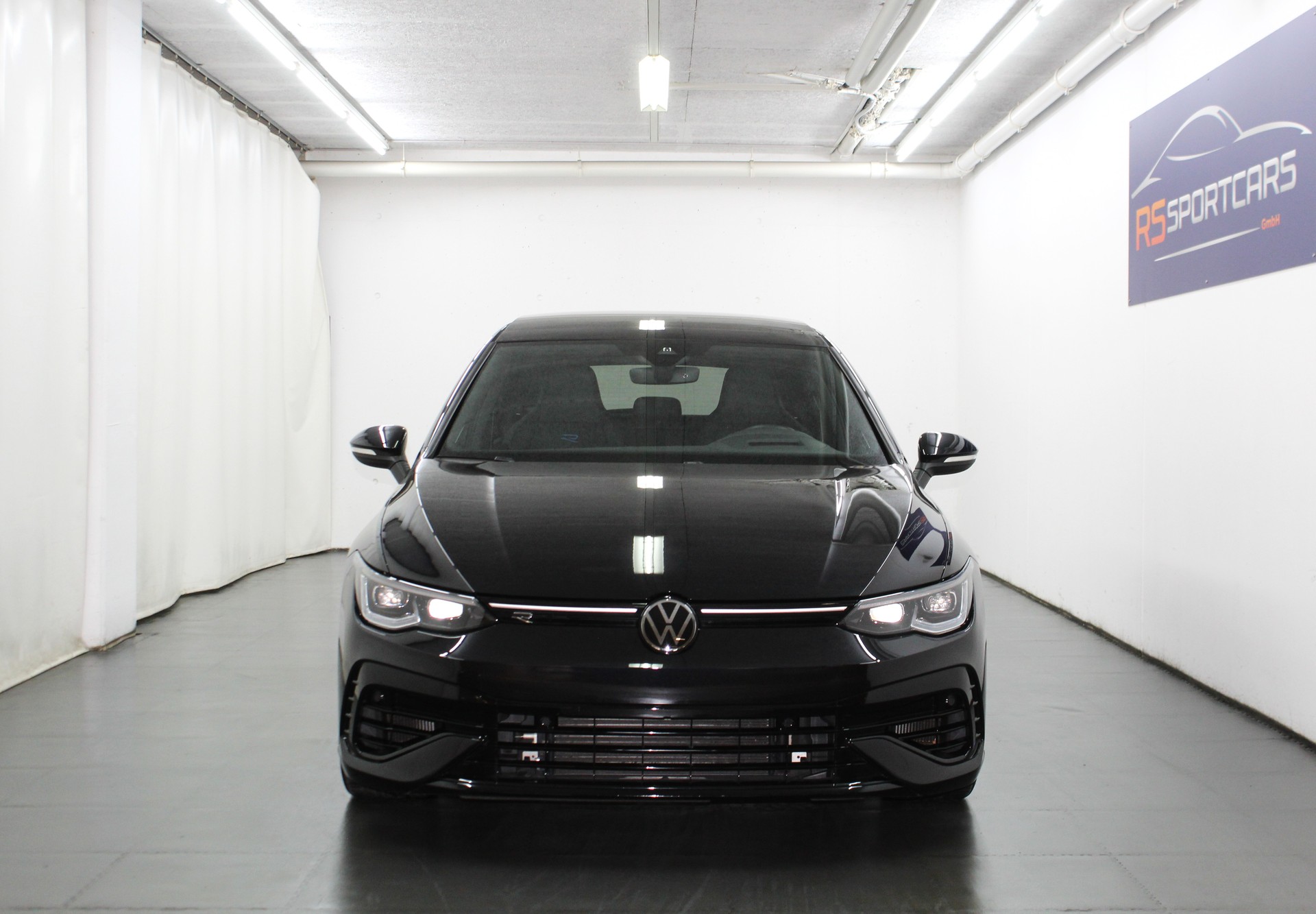 VW Golf 2.0 TSI R DSG 4Motion Performance Akrapovic / CH-Fahrzeug-image-2