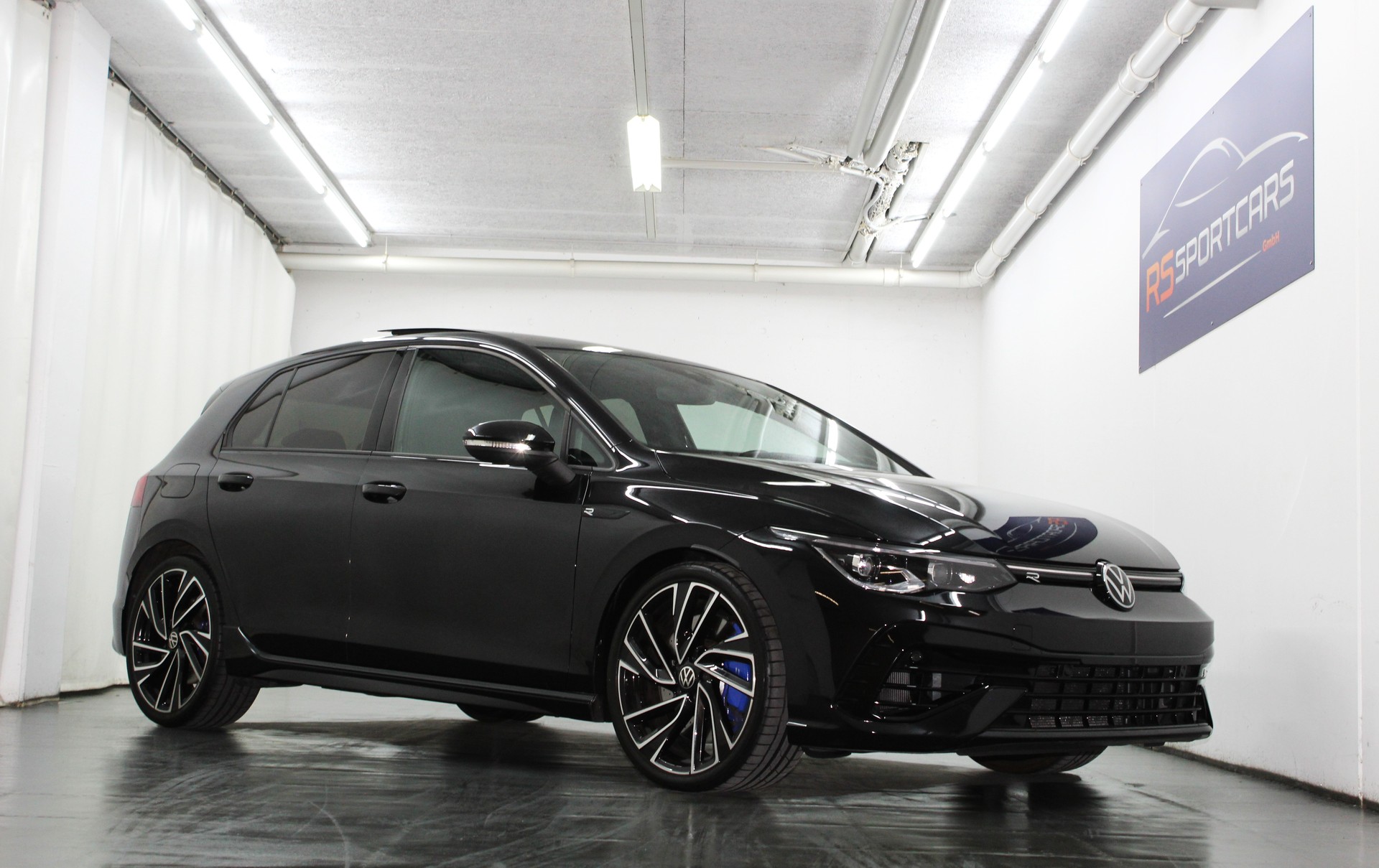 VW Golf 2.0 TSI R DSG 4Motion Performance Akrapovic / CH-Fahrzeug-image-0