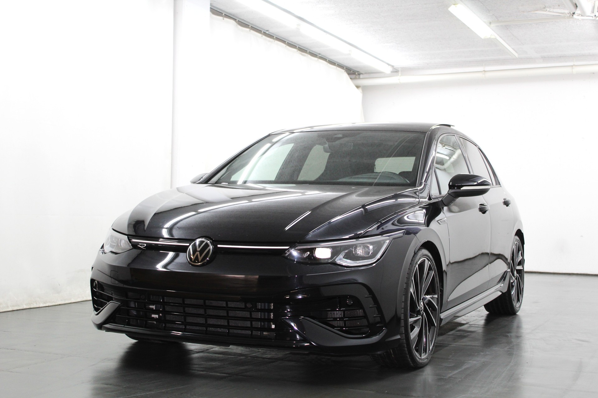 VW Golf 2.0 TSI R DSG 4Motion Performance Akrapovic / CH-Fahrzeug-image-3