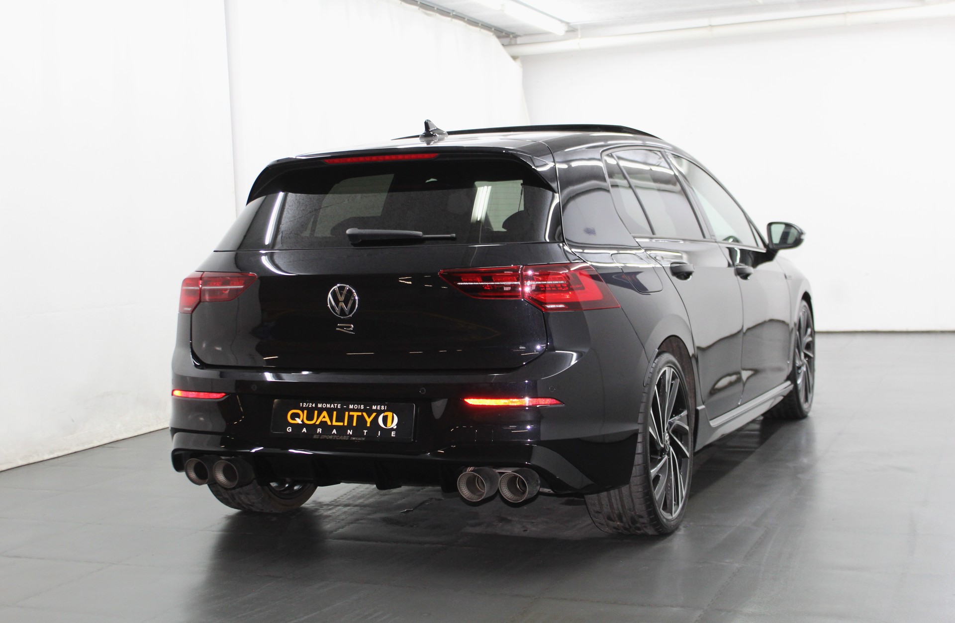 VW Golf 2.0 TSI R DSG 4Motion Performance Akrapovic / CH-Fahrzeug-image-6