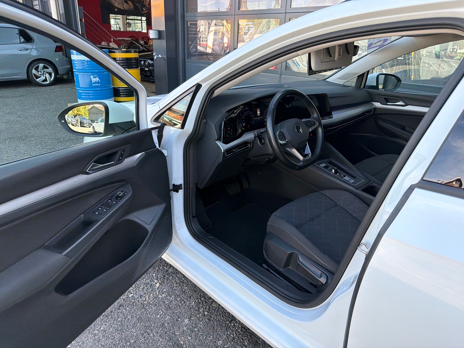 VW Golf Variant 1.0 eTSI mHEV Life DSG-image-7