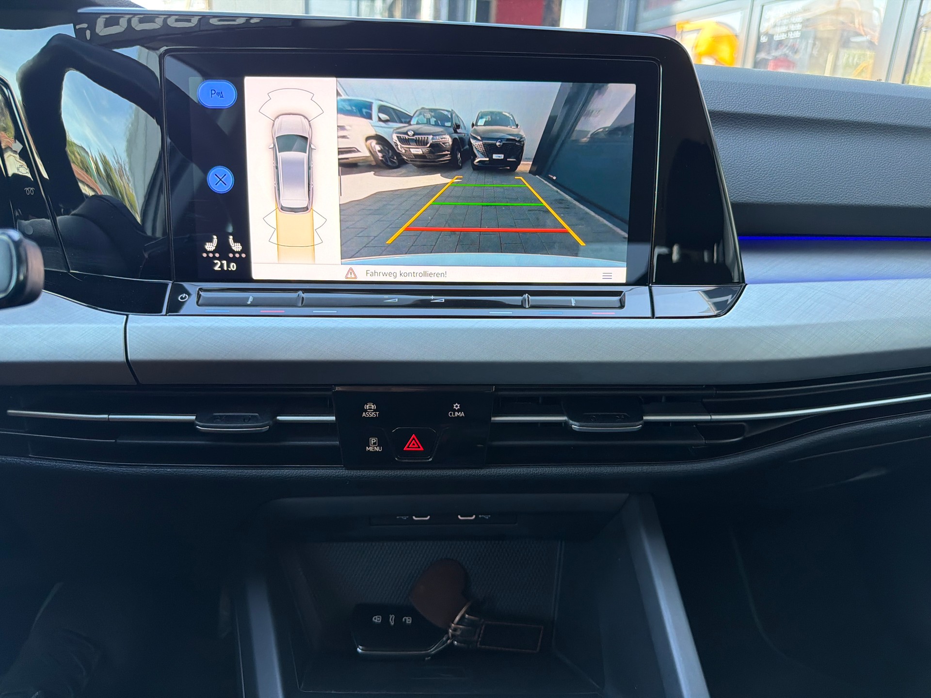VW Golf Variant 1.0 eTSI mHEV Life DSG-image-10