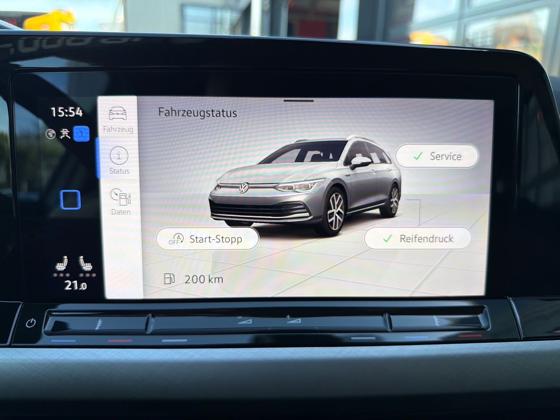 VW Golf Variant 1.0 eTSI mHEV Life DSG-image-11