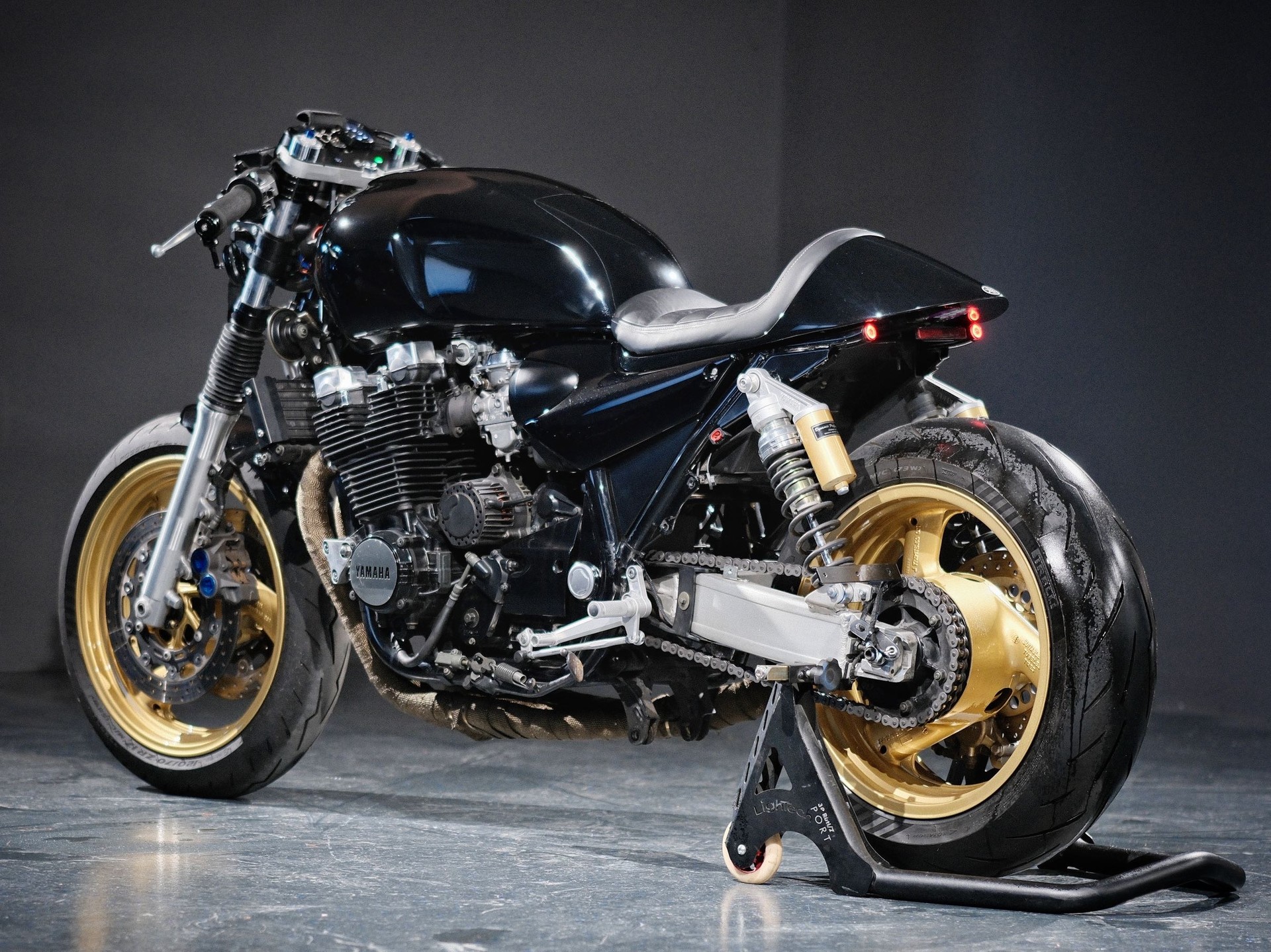 YAMAHA XJR 1300 SP-showroom-element-2
