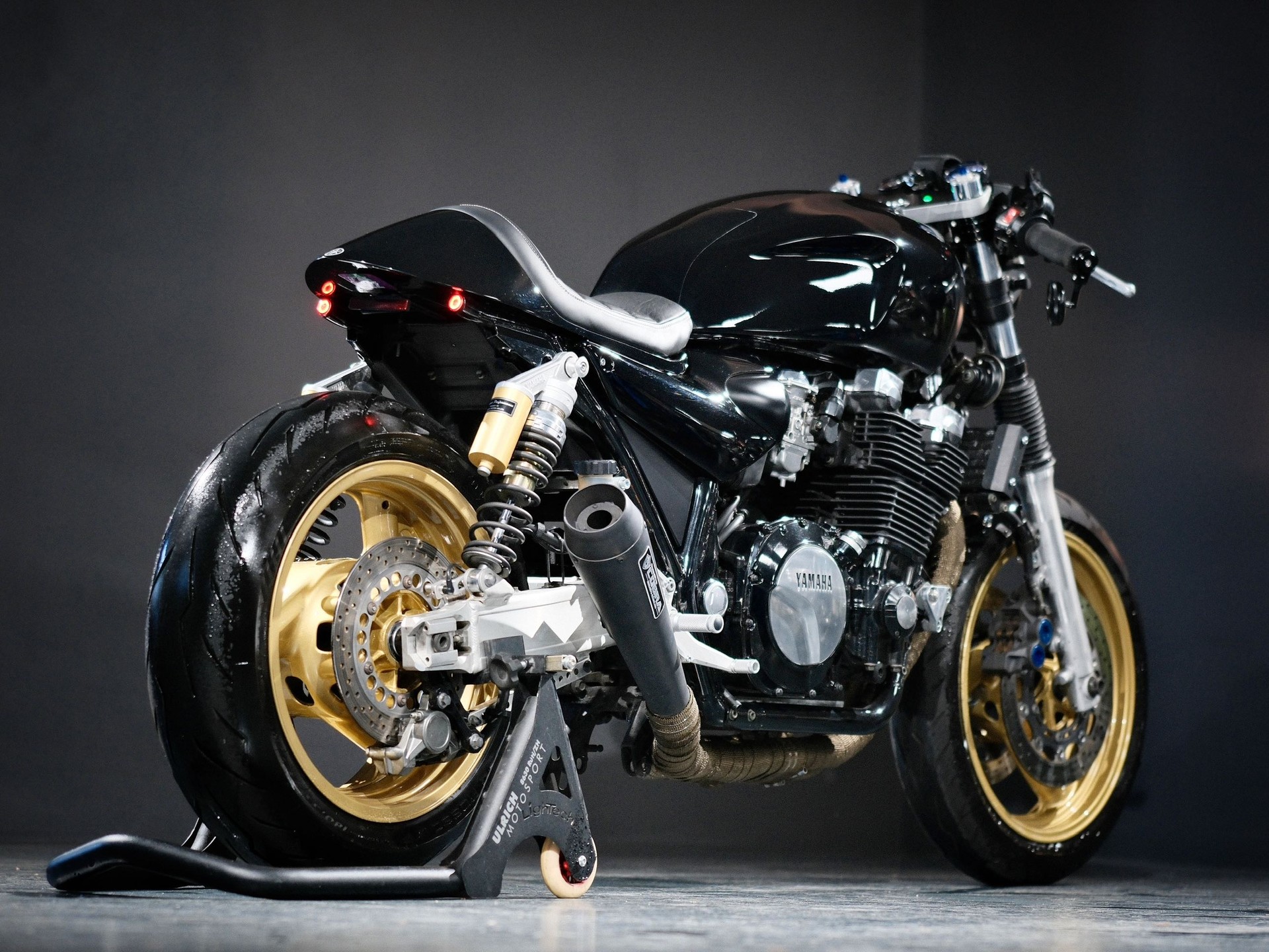 YAMAHA XJR 1300 SP-showroom-element-1