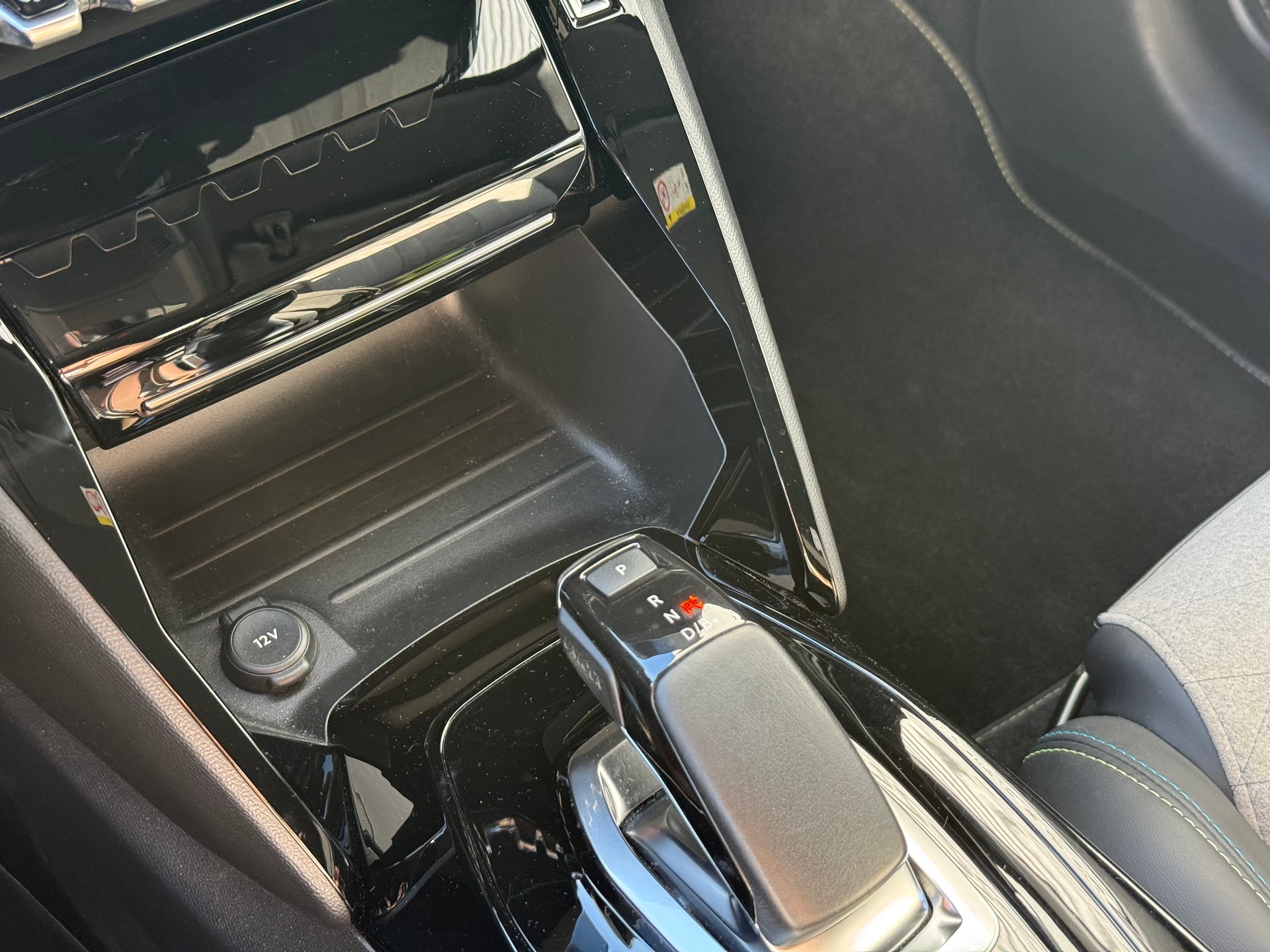 PEUGEOT 208 Elektrik GT (e-208)-image-16