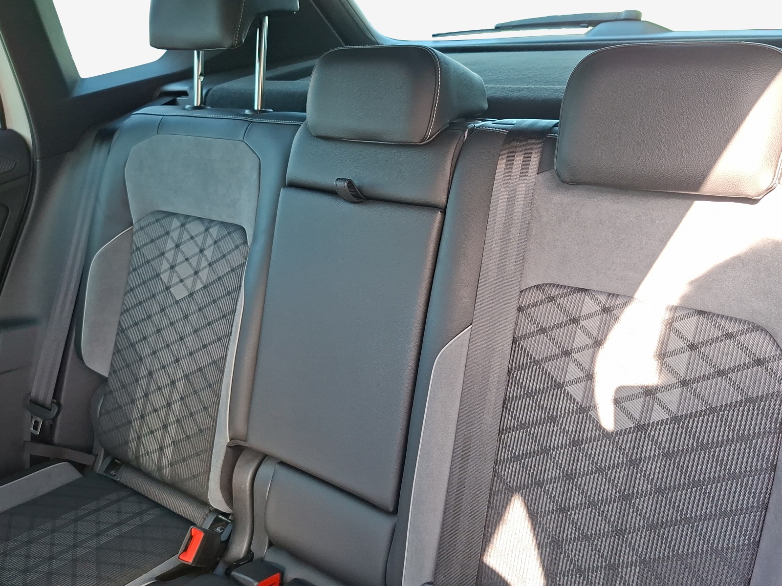 VW Tiguan 1.4TSI PHEV Selection DSG-image-12