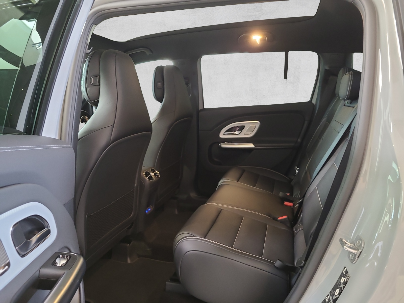 MERCEDES-BENZ GLB 220 4M X248-image-2