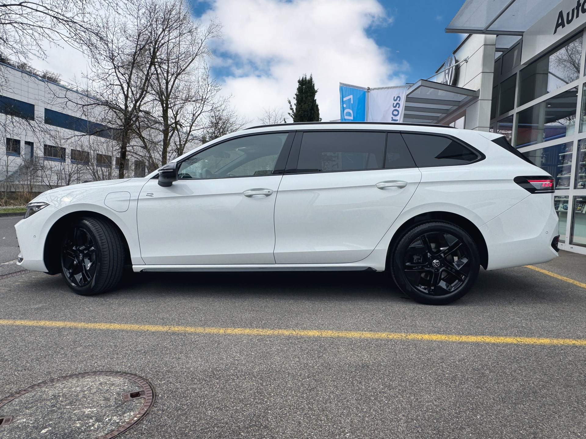 VW Passat Variant 1.5 TSI evo2 Plug-In- Hybrid R-Line DSG-image-3