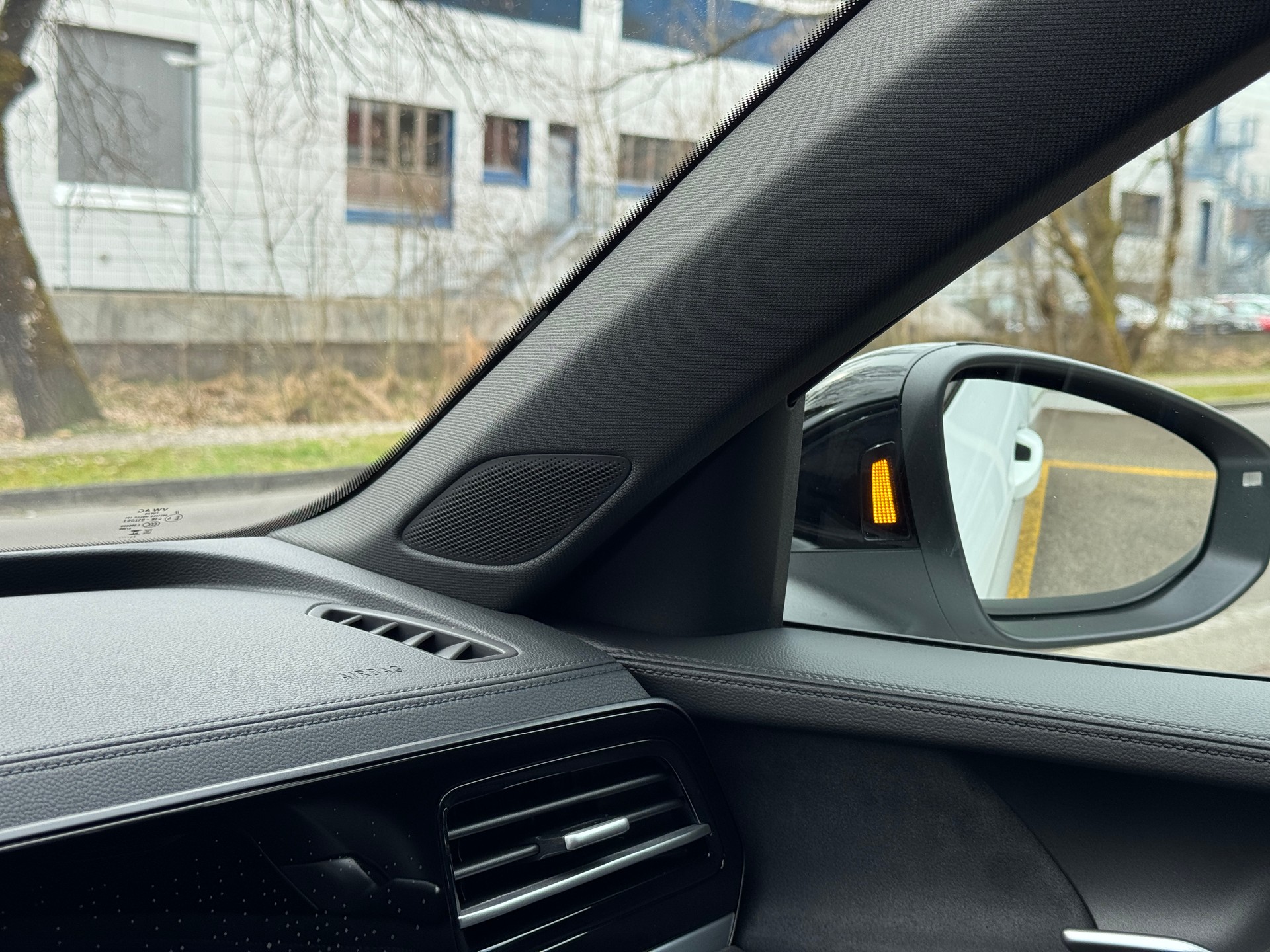VW Passat Variant 1.5 TSI evo2 Plug-In- Hybrid R-Line DSG-image-23