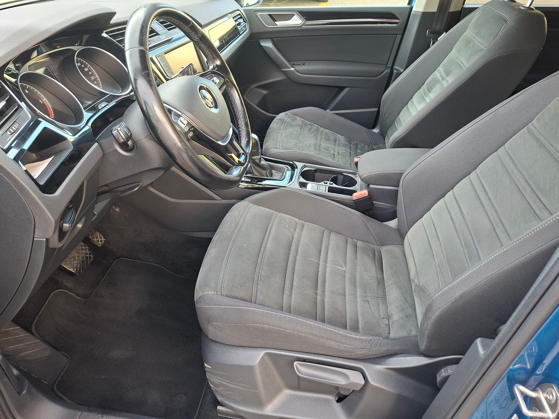 VW Touran 2.0 TDI BlueMotion Technology Highline DSG-image-6