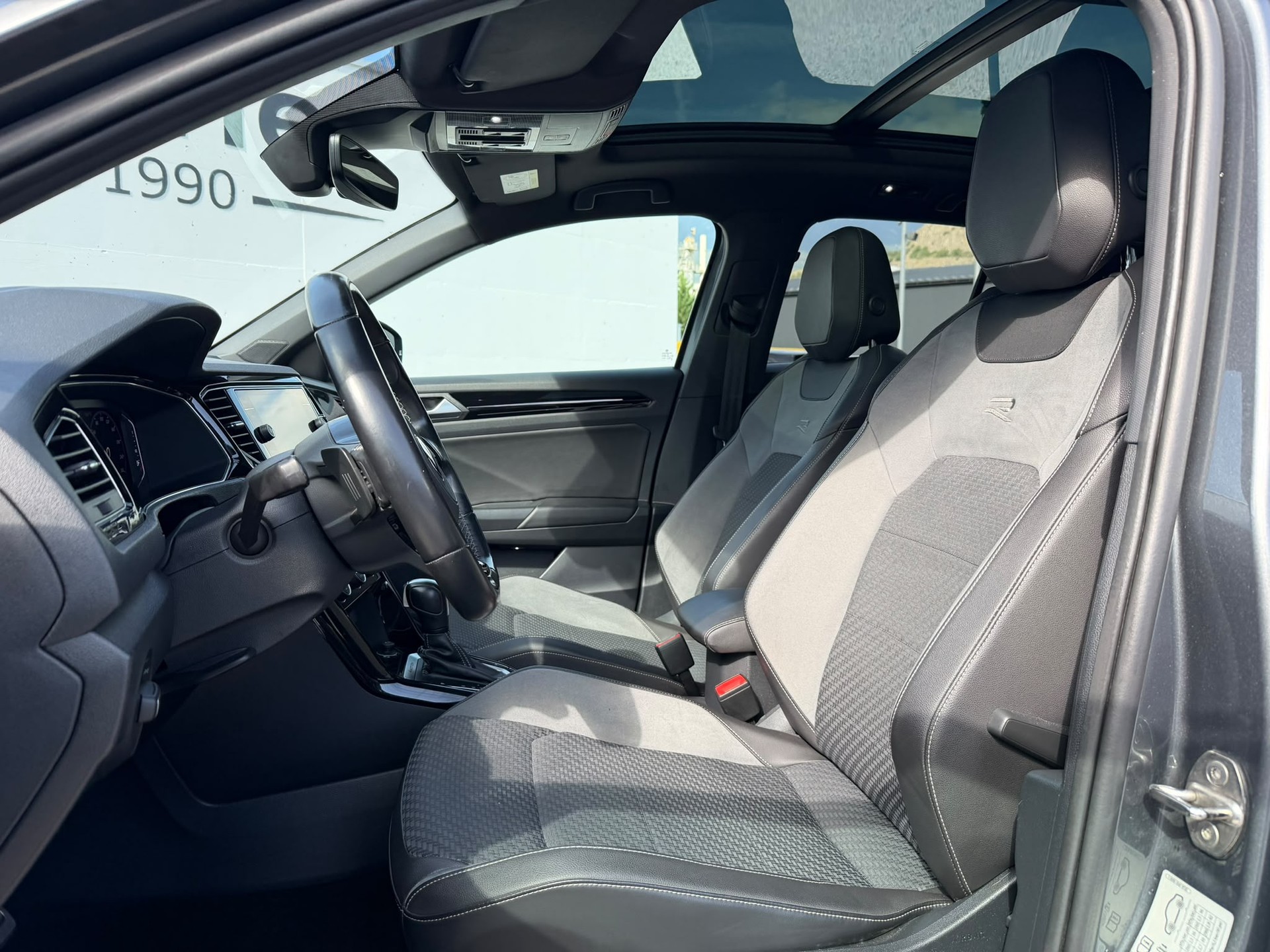 VW T-Roc 2.0 TSI R DSG 4Motion-image-9