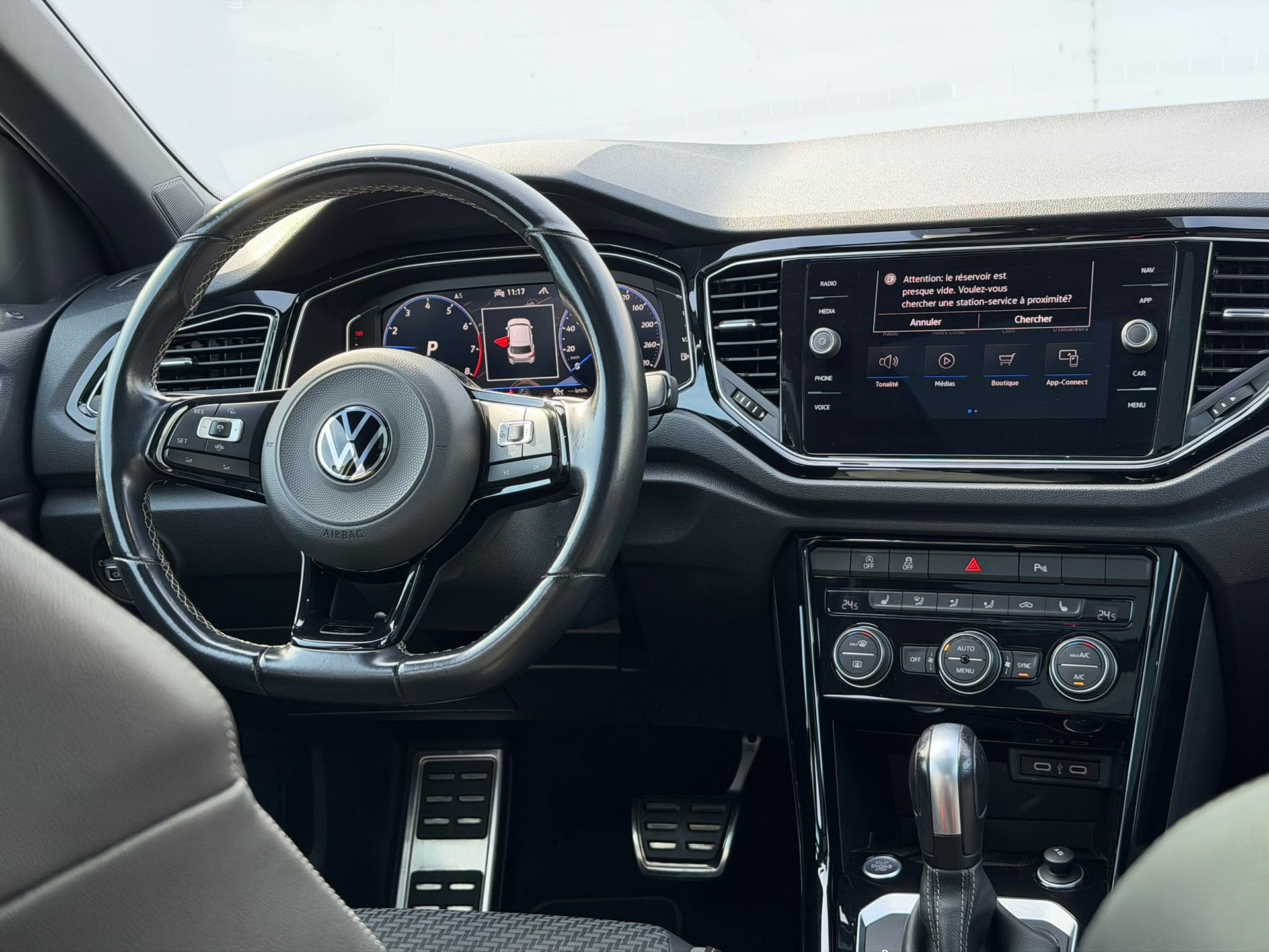 VW T-Roc 2.0 TSI R DSG 4Motion-image-6
