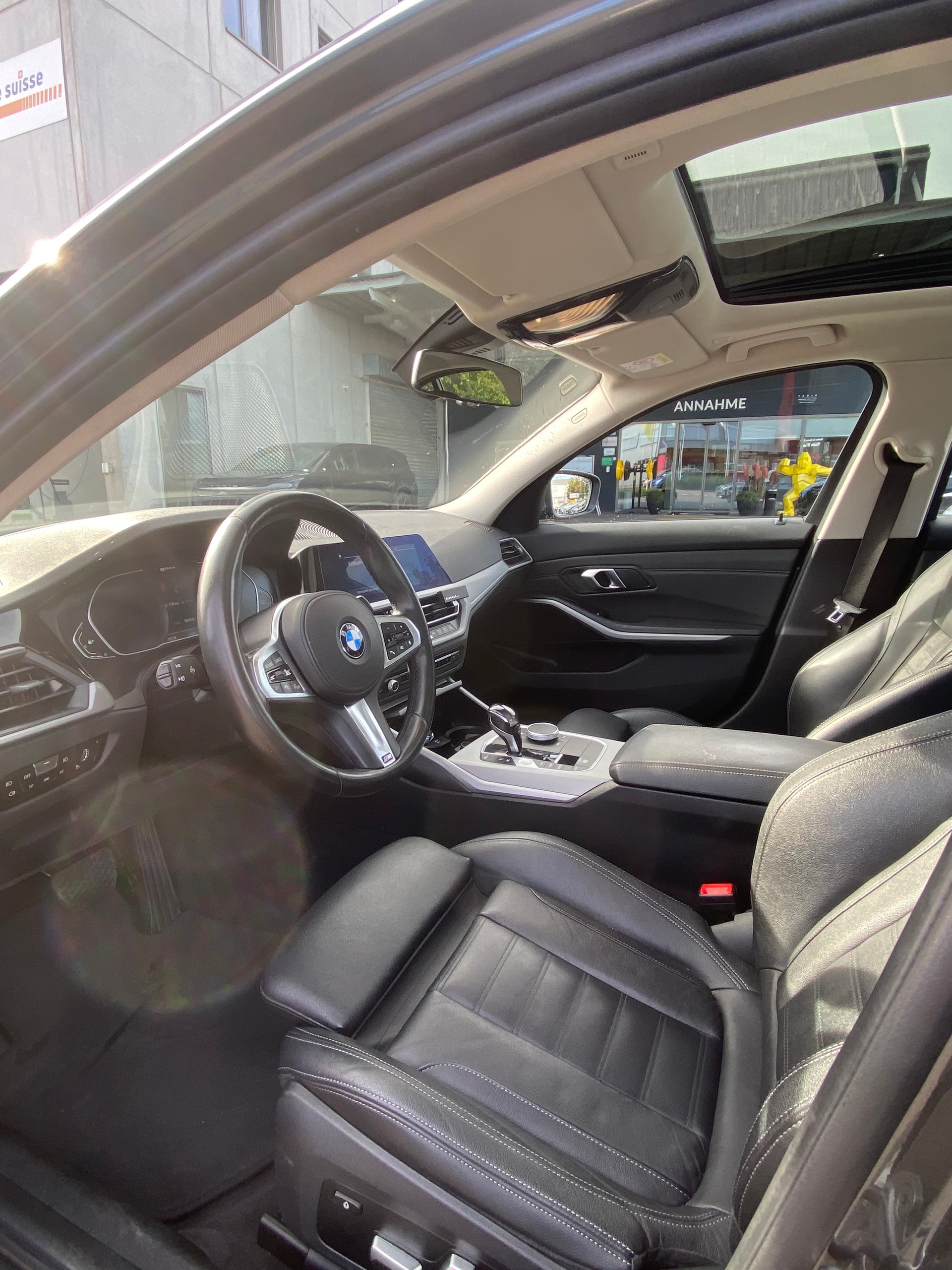 BMW 330e xDrive-image-4