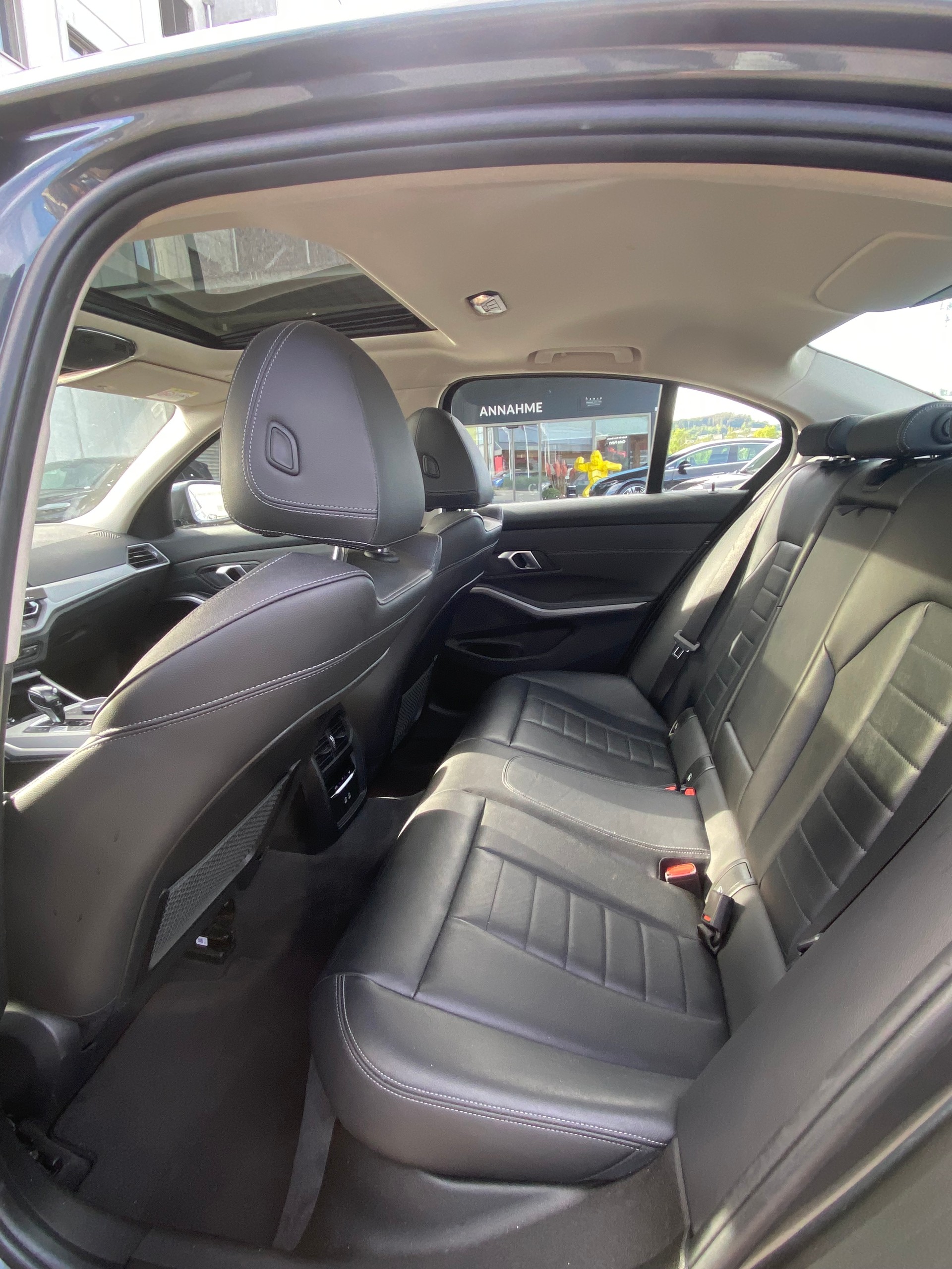 BMW 330e xDrive-image-5