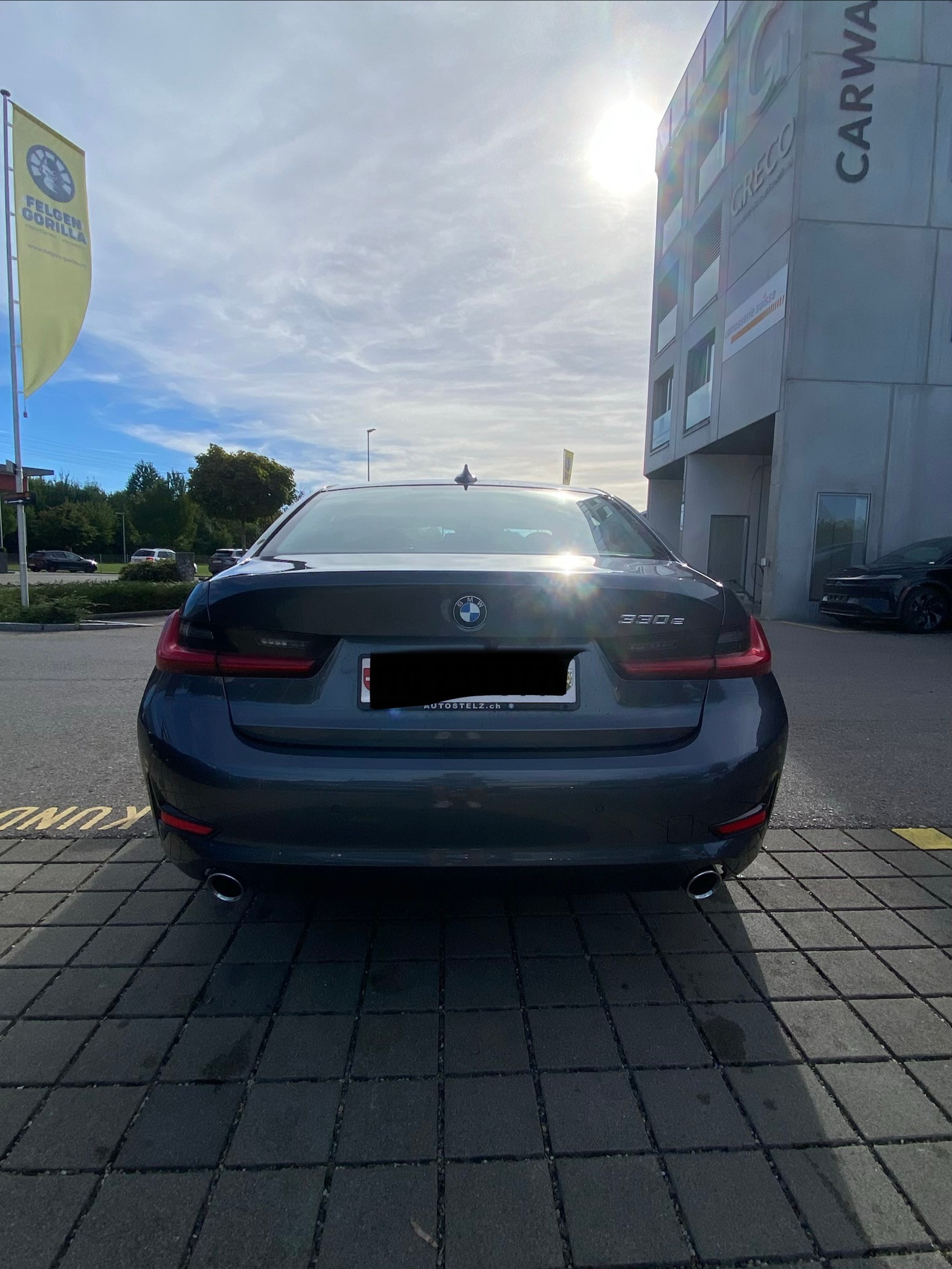 BMW 330e xDrive-image-2
