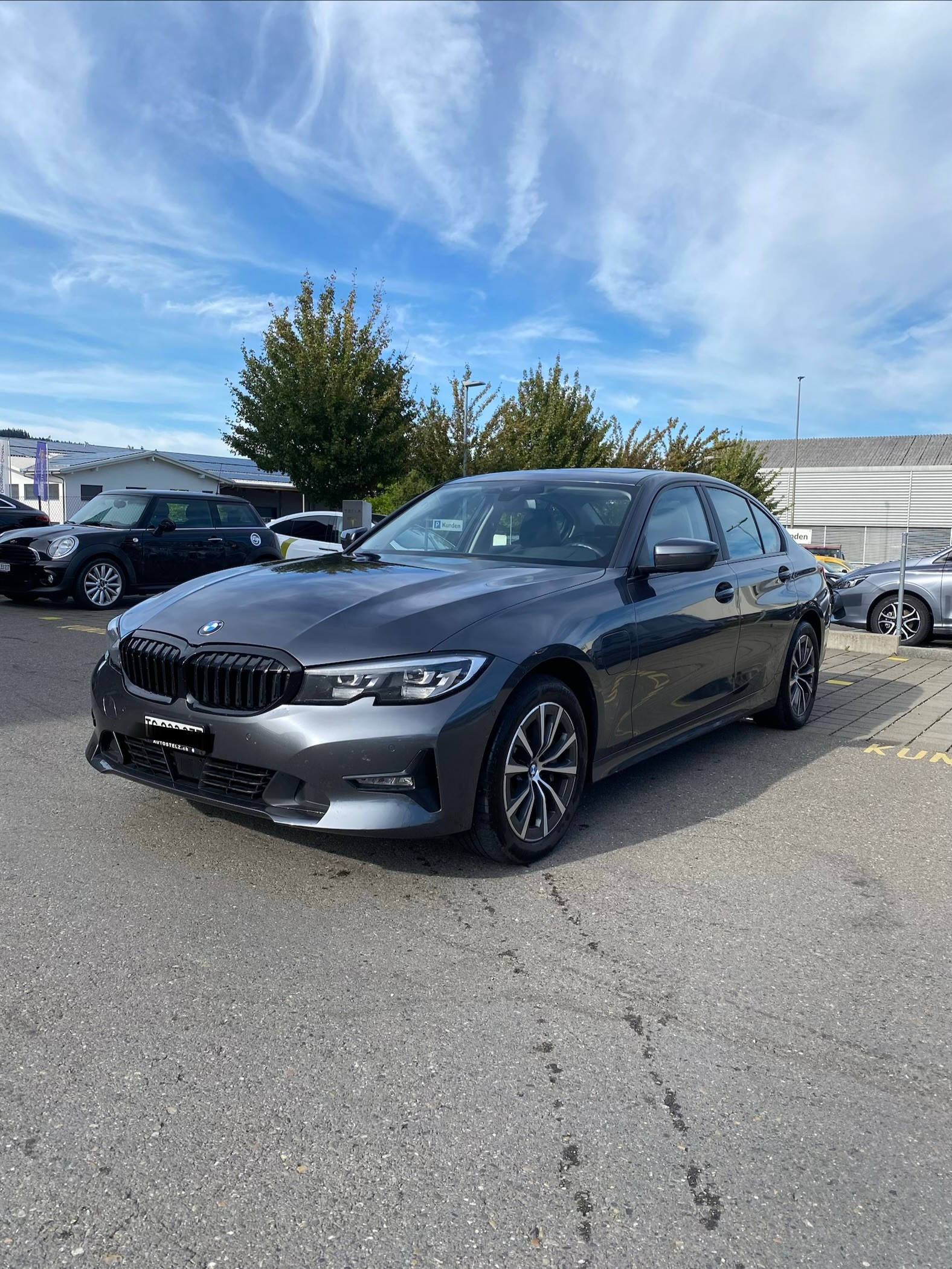 BMW 330e xDrive-image-0