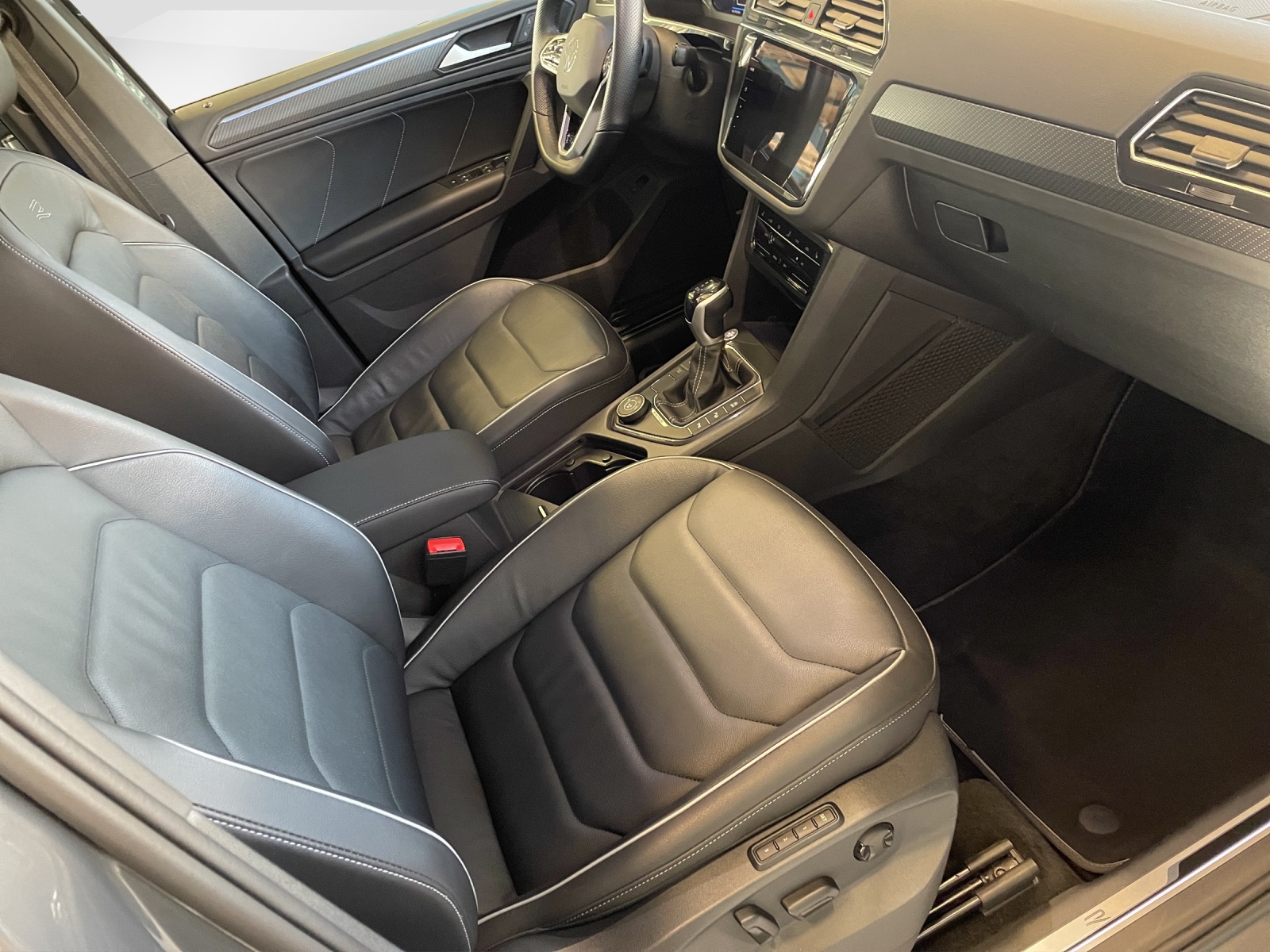 VW Tiguan 2.0 TDI SCR R-Line DSG-image-8