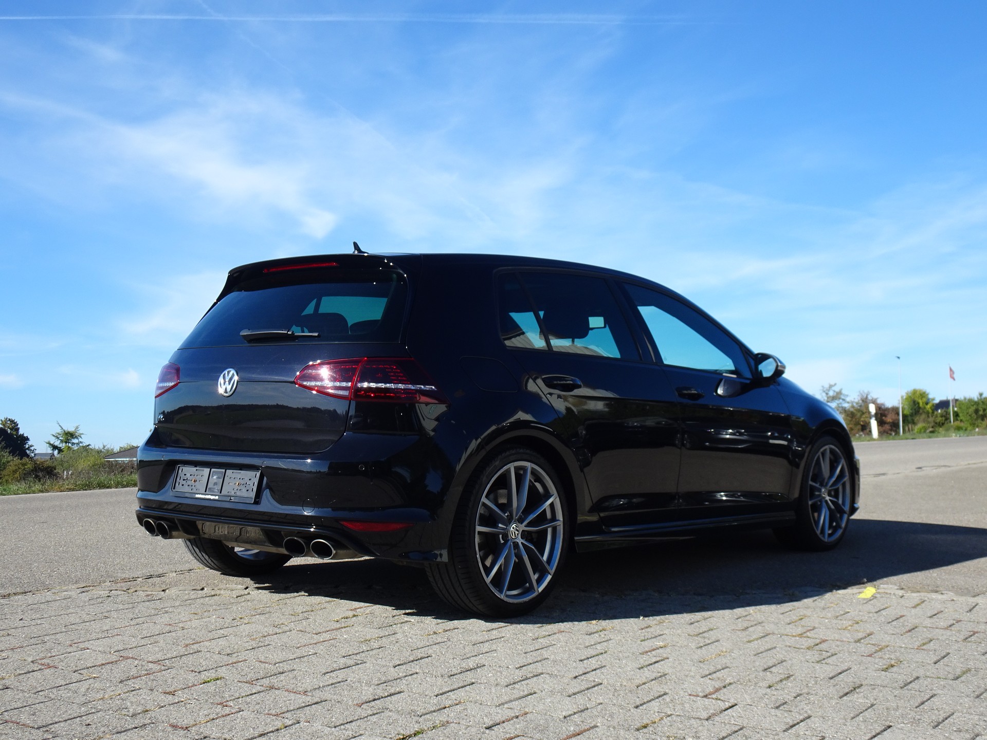 VW Golf 2.0 TSI R 4Motion DSG-image-3