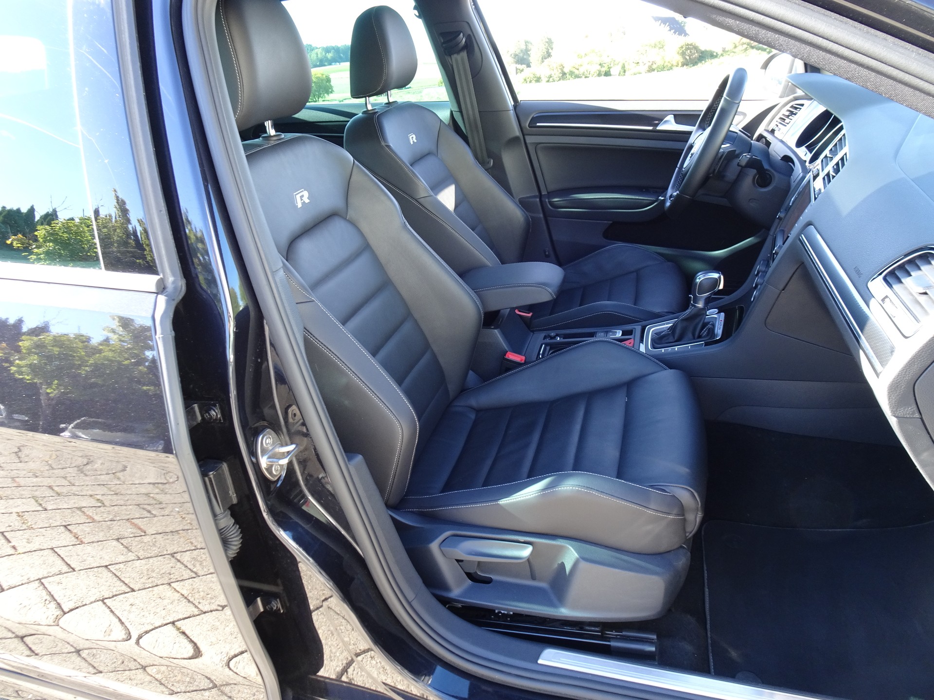 VW Golf 2.0 TSI R 4Motion DSG-image-8