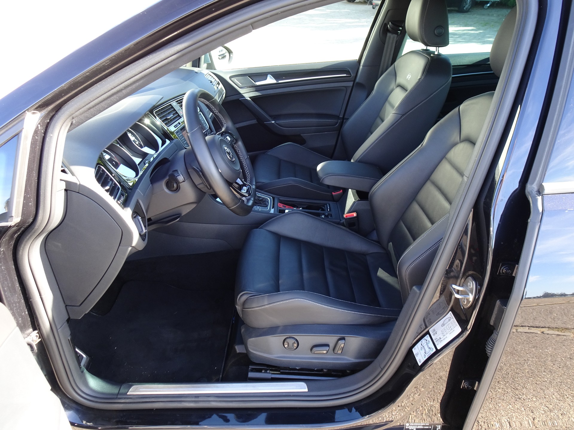 VW Golf 2.0 TSI R 4Motion DSG-image-6