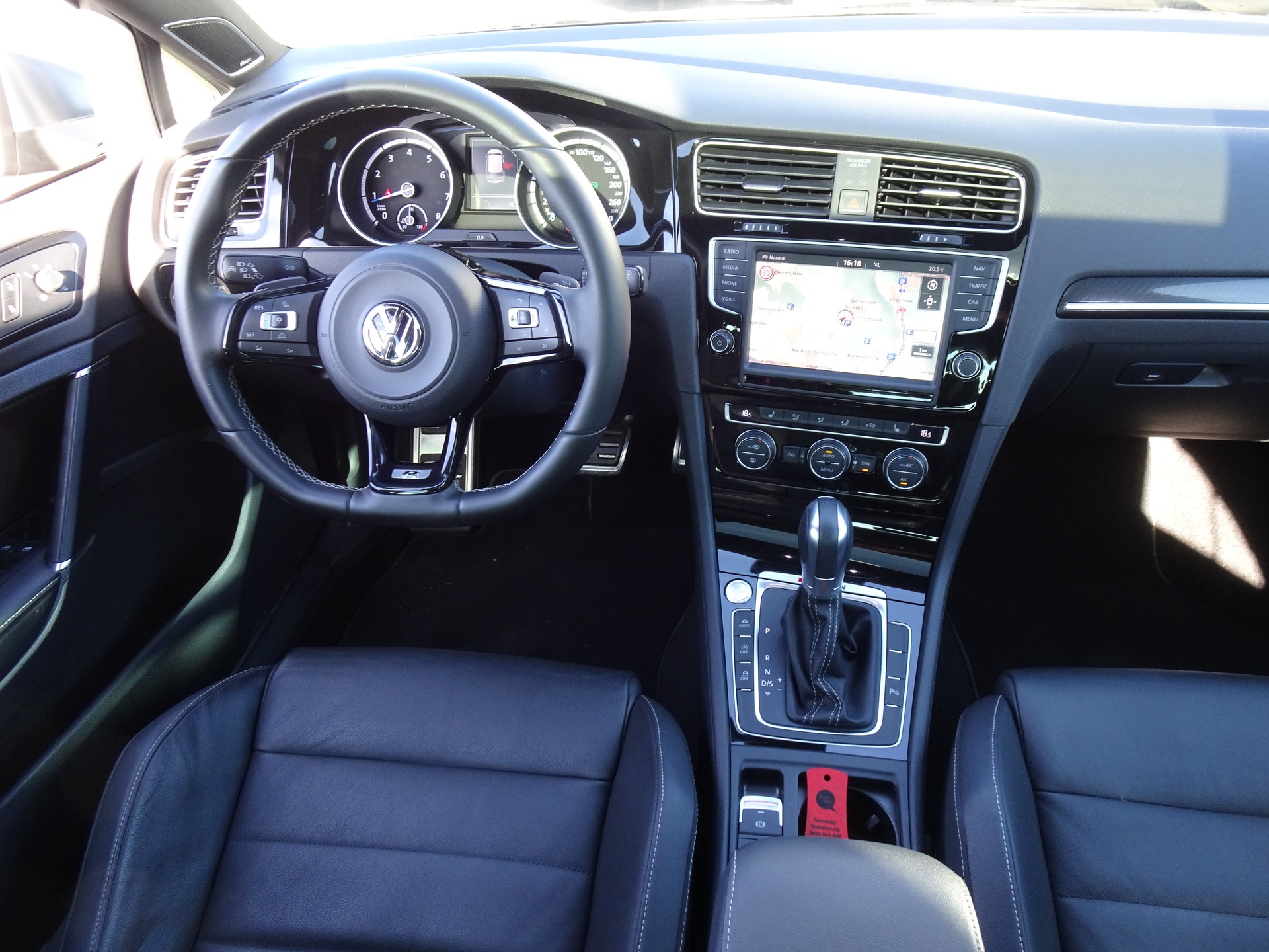 VW Golf 2.0 TSI R 4Motion DSG-image-7