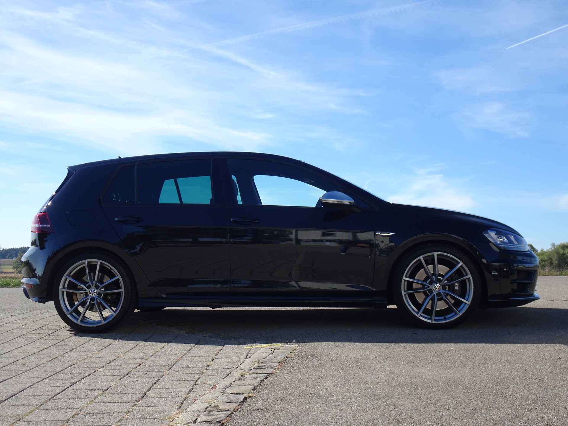 VW Golf 2.0 TSI R 4Motion DSG-image-4