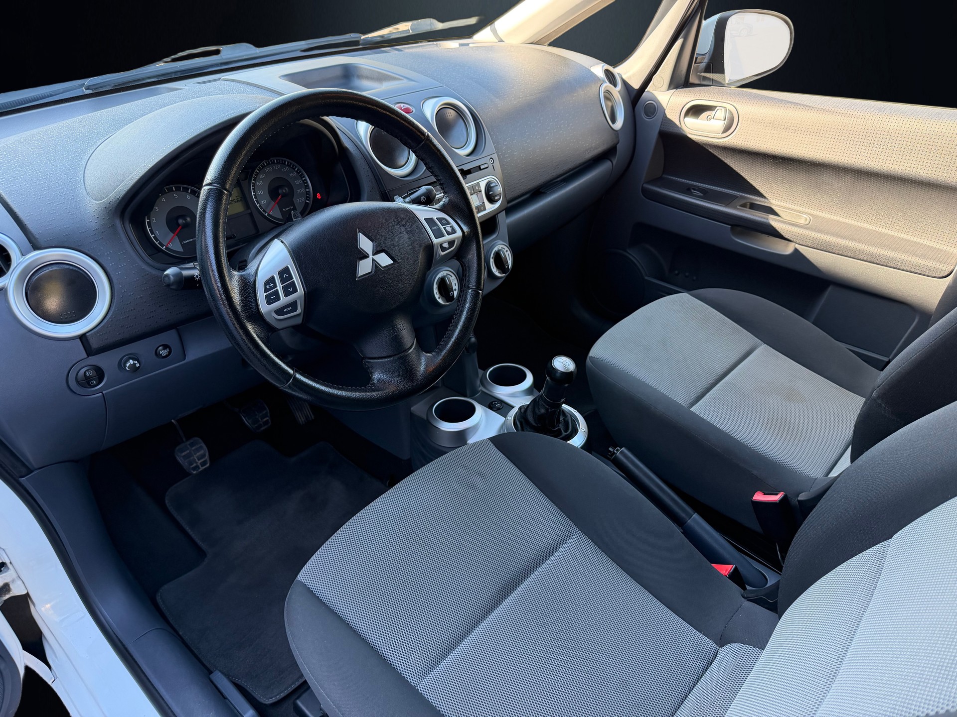 MITSUBISHI Colt 1.3 16V Jubilé (35) ClearTec-image-4