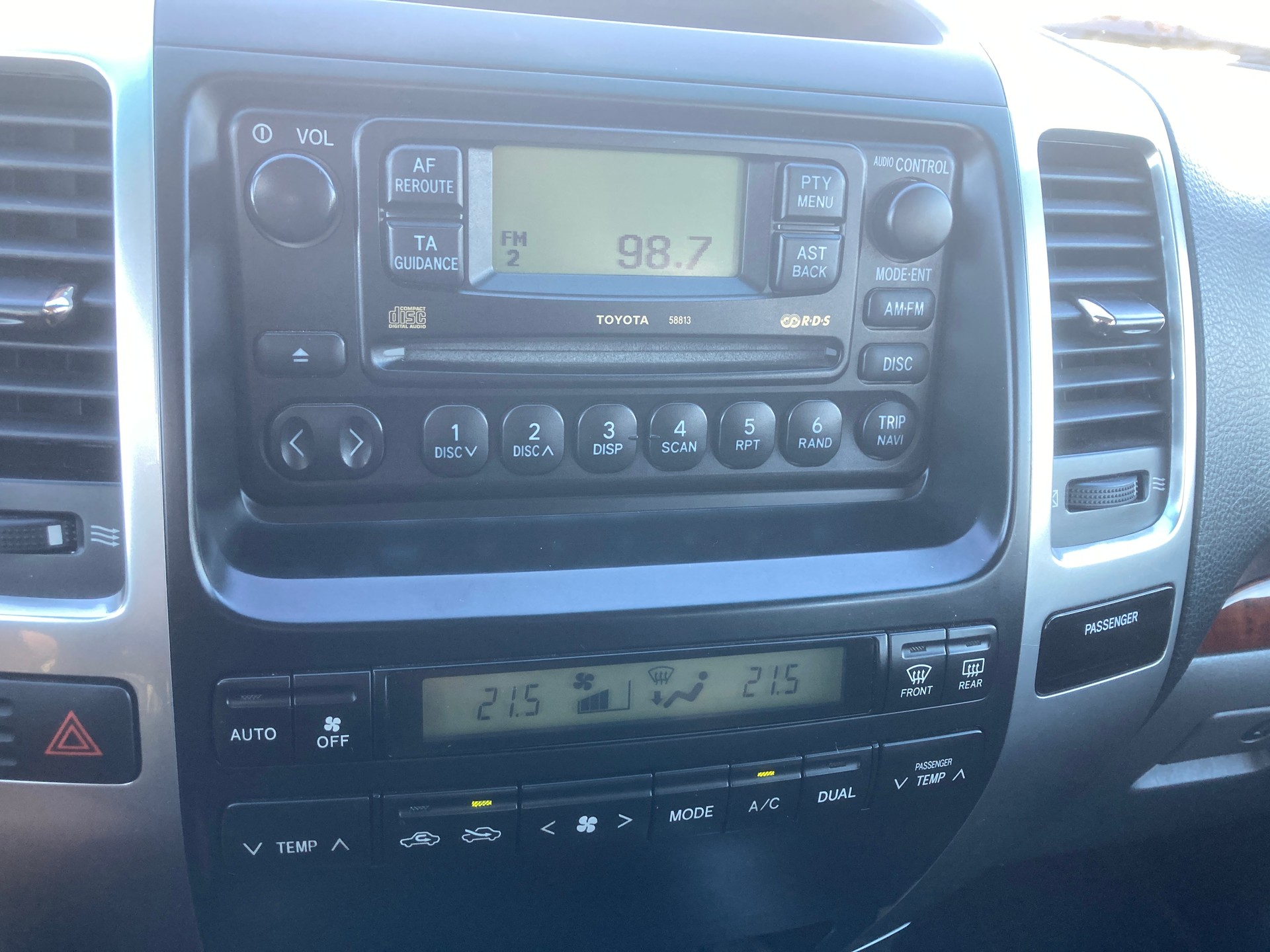 TOYOTA Land Cruiser 3.0 TD Linea Terra mit 3.5t Anhängelast-image-12