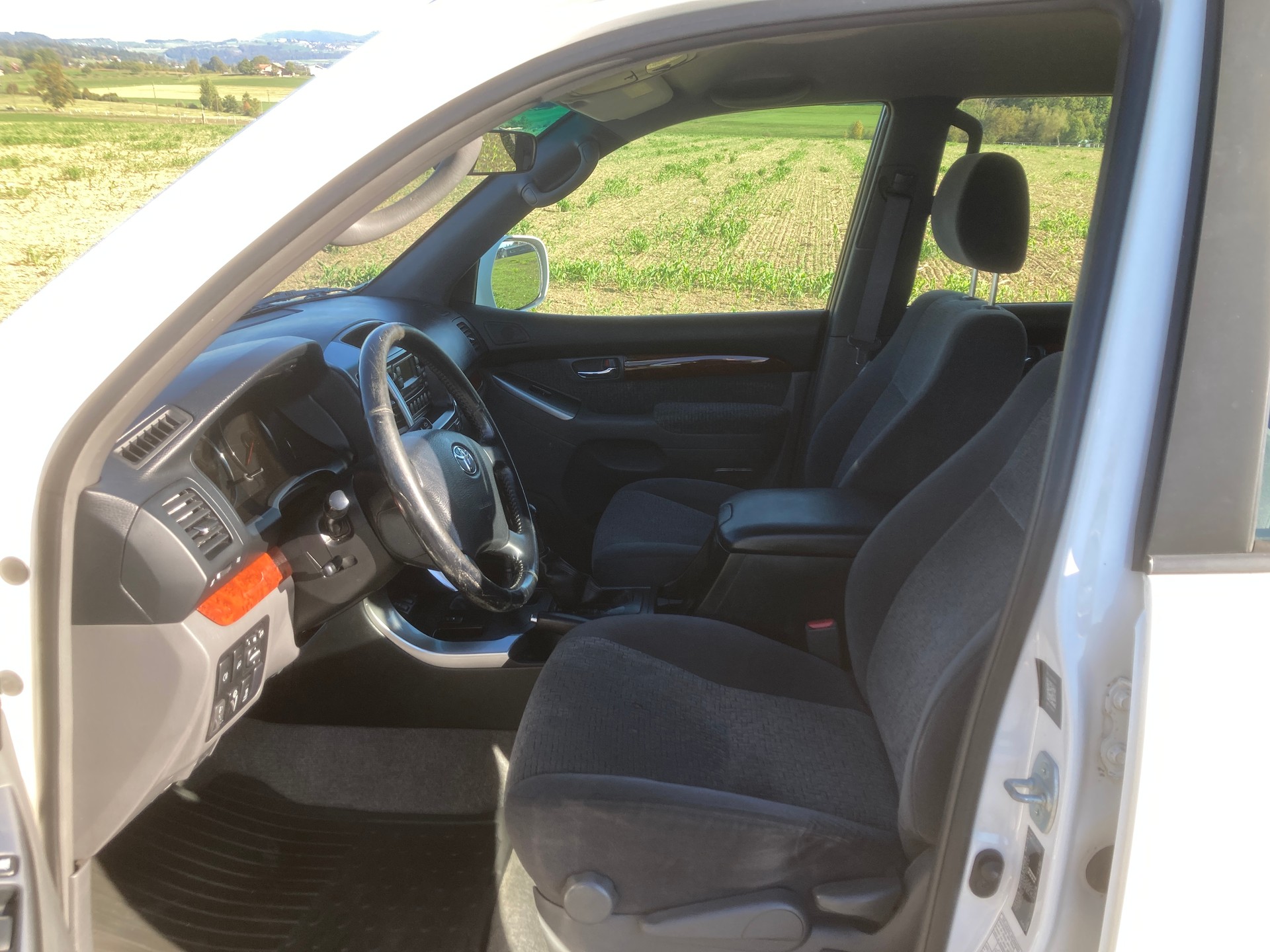 TOYOTA Land Cruiser 3.0 TD Linea Terra mit 3.5t Anhängelast-image-9