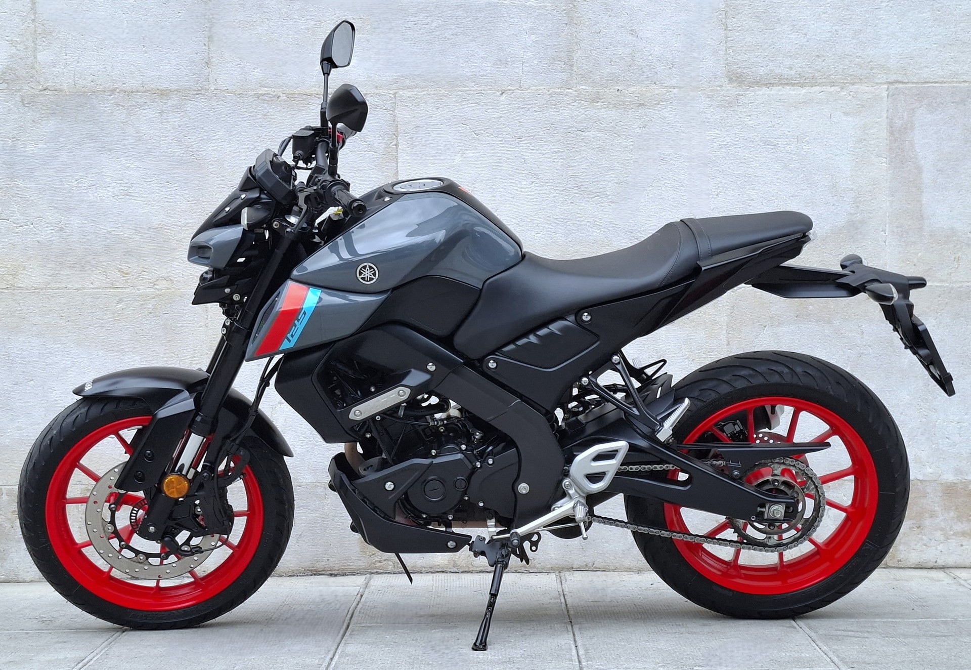 YAMAHA MT-125 ABS-showroom-element-2