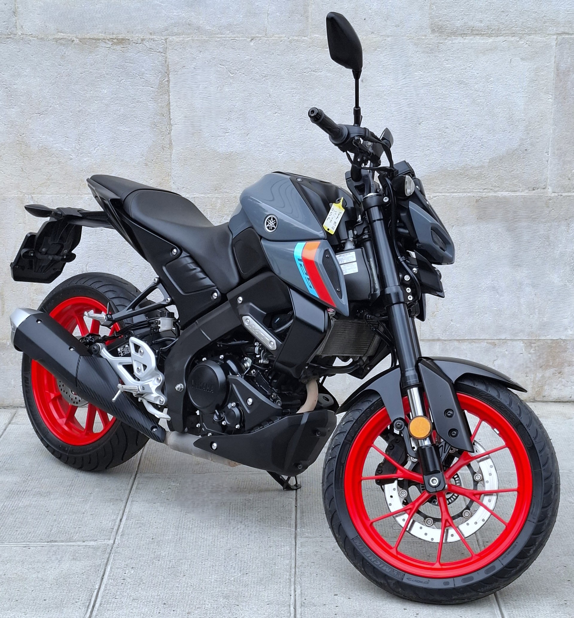 YAMAHA MT-125 ABS-showroom-element-1
