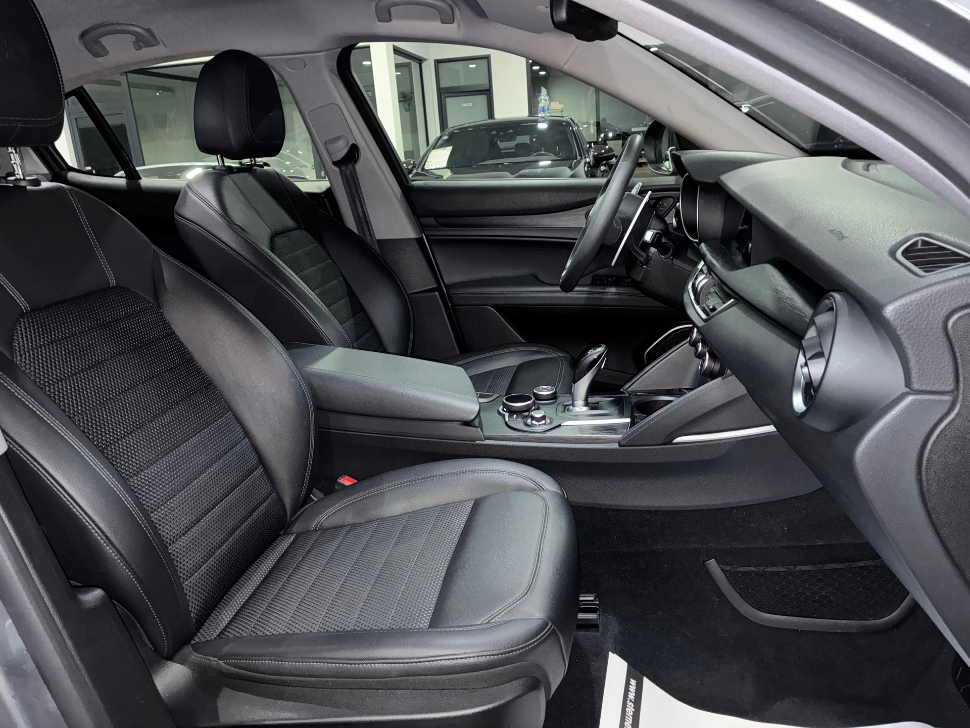 ALFA ROMEO Stelvio 2.2 JTDM Executive Q4 Automatic-image-12