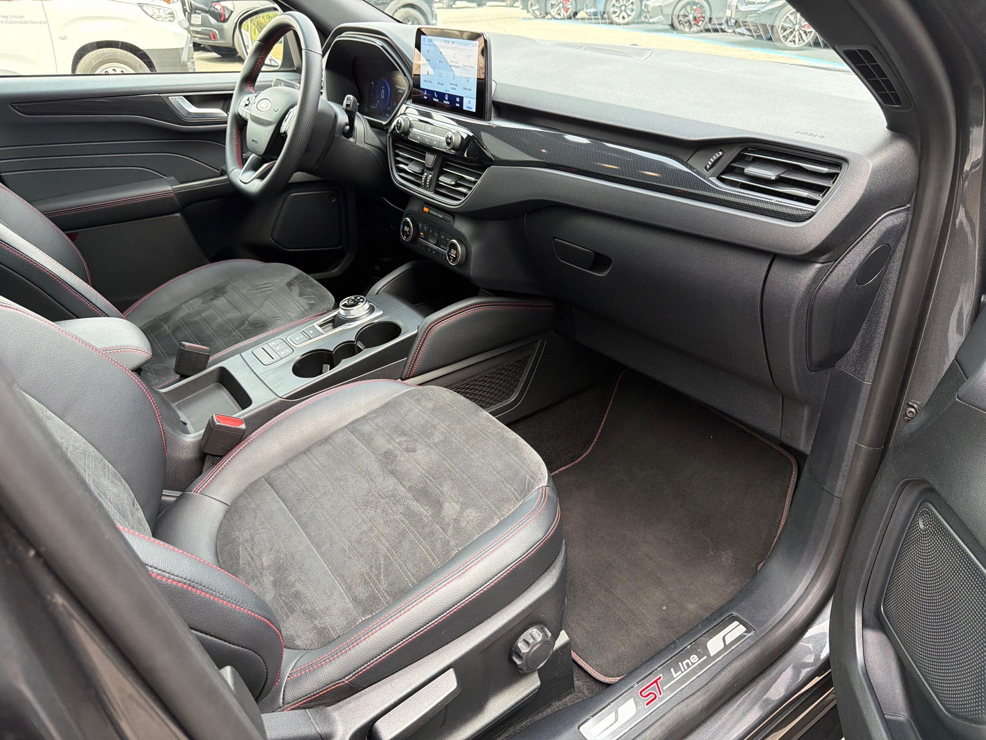 FORD Kuga 2.5 Hybrid ST-Line X 4x4-image-15