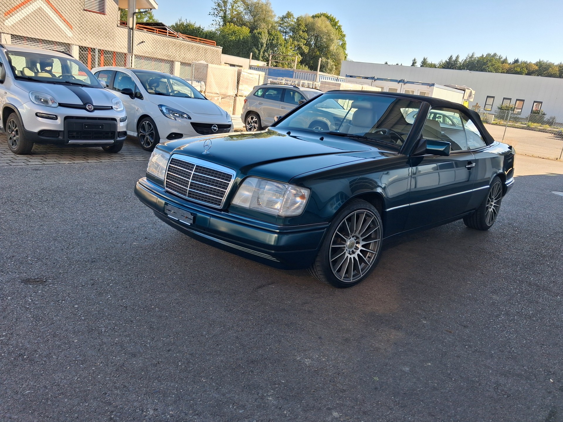 MERCEDES-BENZ E 200 Cabrio-image-2