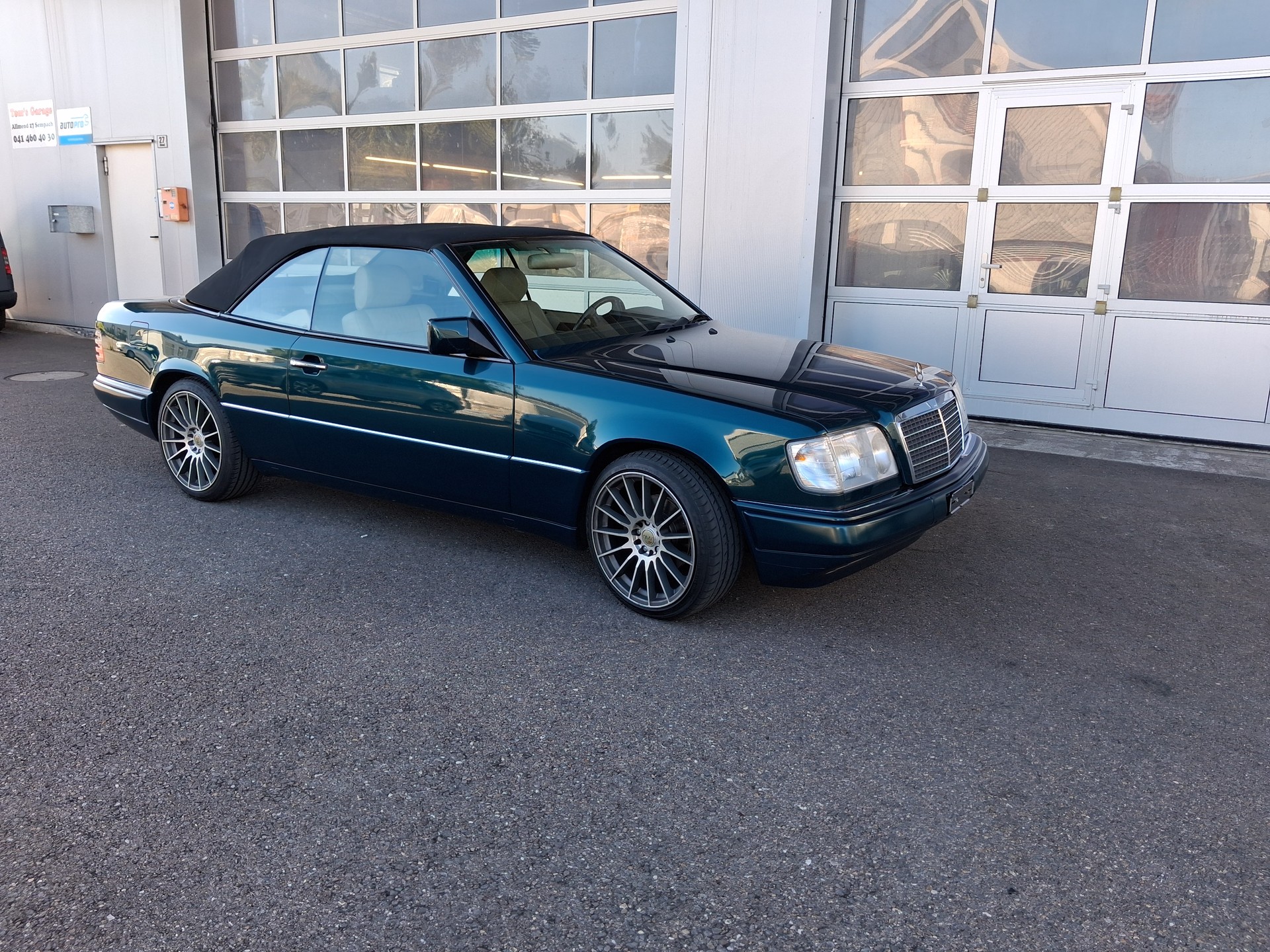 MERCEDES-BENZ E 200 Cabrio-image-1