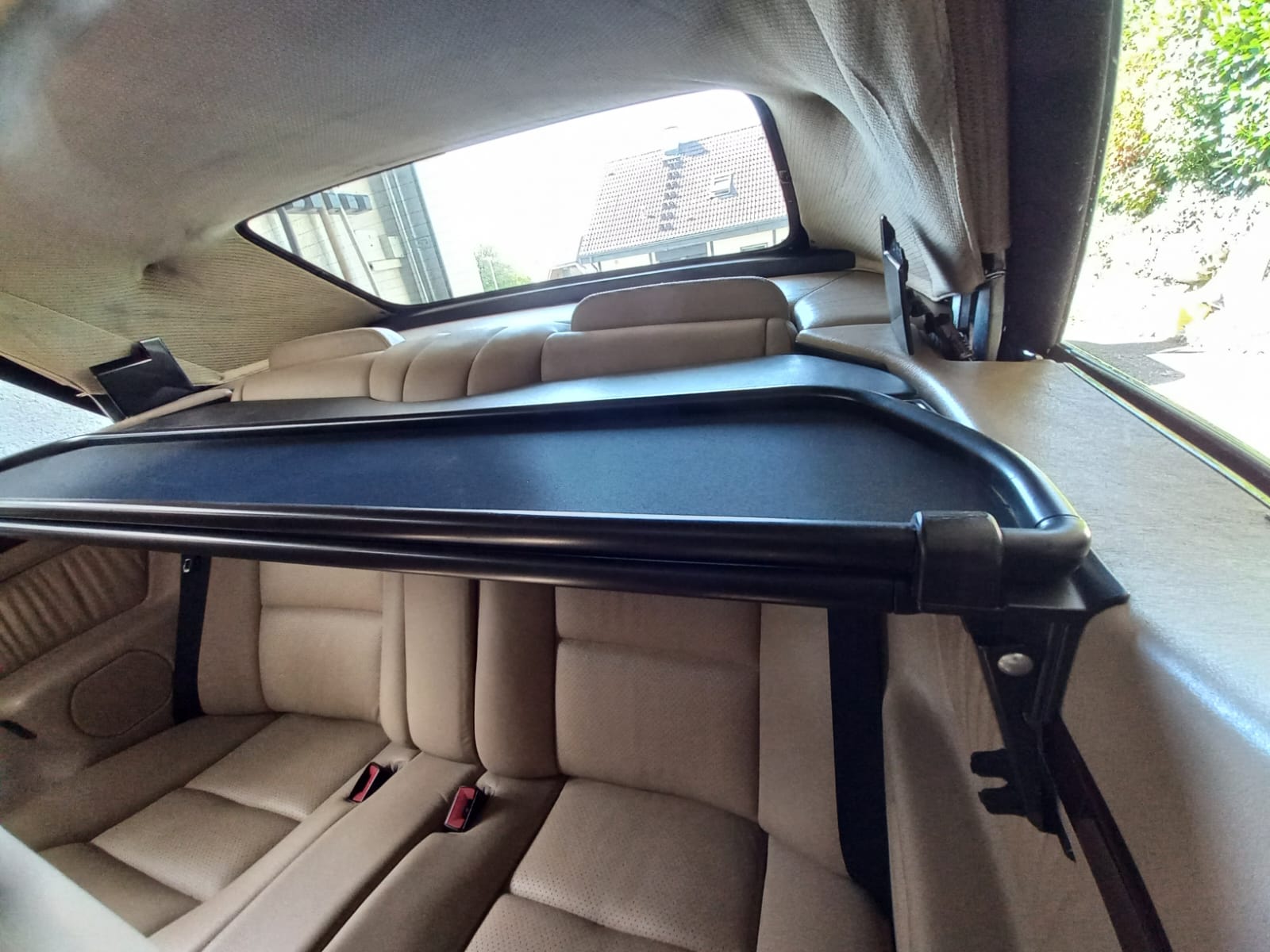 MERCEDES-BENZ E 200 Cabrio-image-5