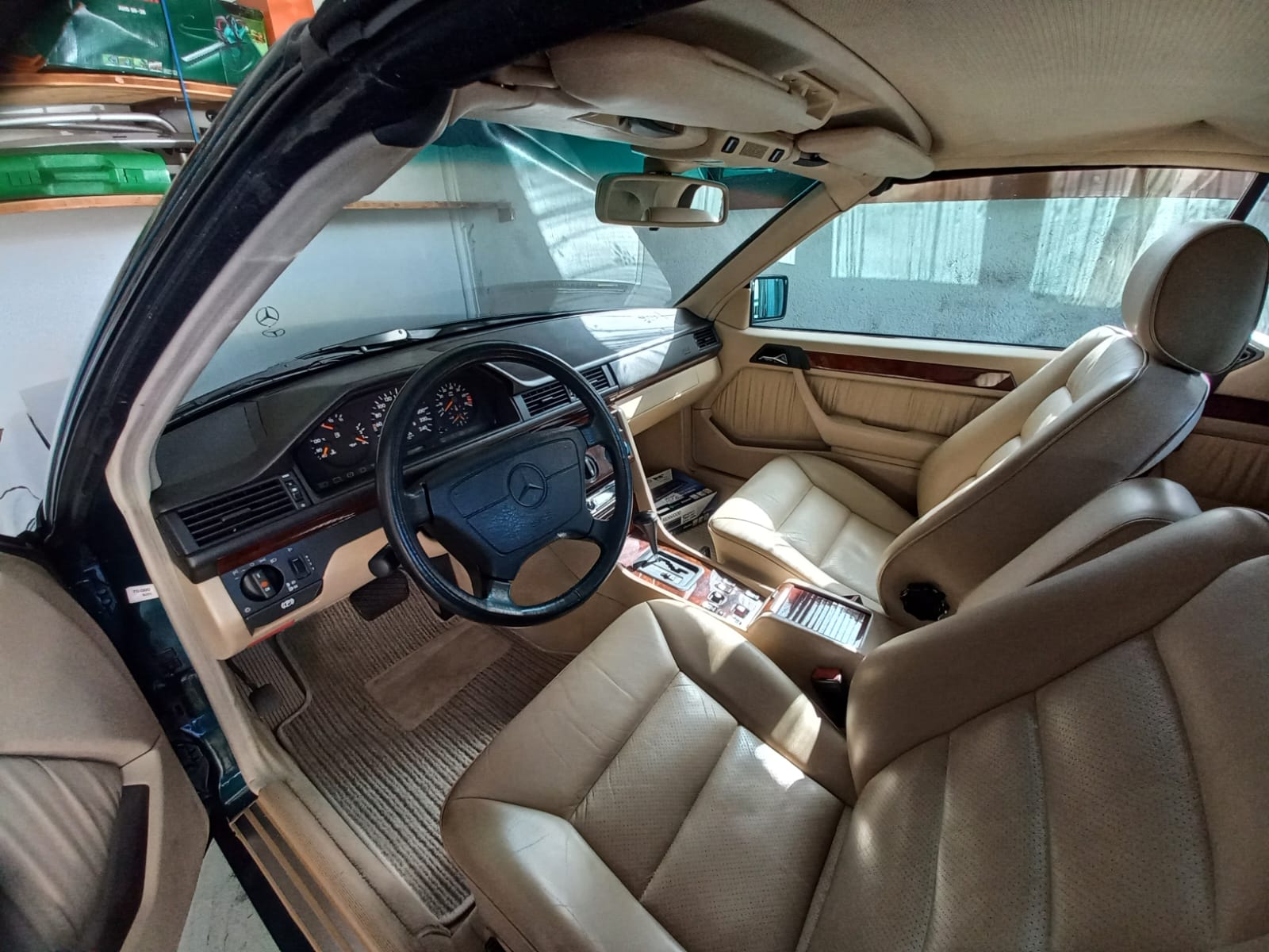MERCEDES-BENZ E 200 Cabrio-image-3
